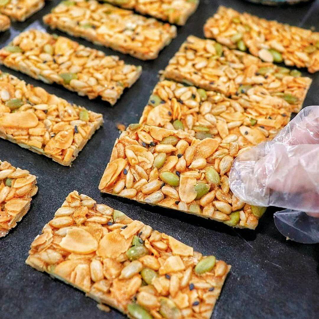 BÁNH NGÓI HẠNH NHÂN SIÊU HẠT - CẮT LÁT