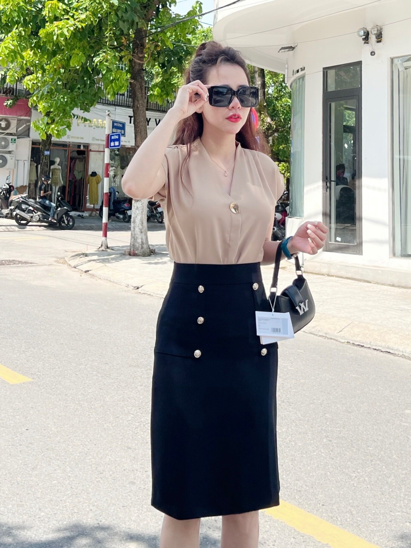 Áo cổ tim tay liền vải lụa đẹp