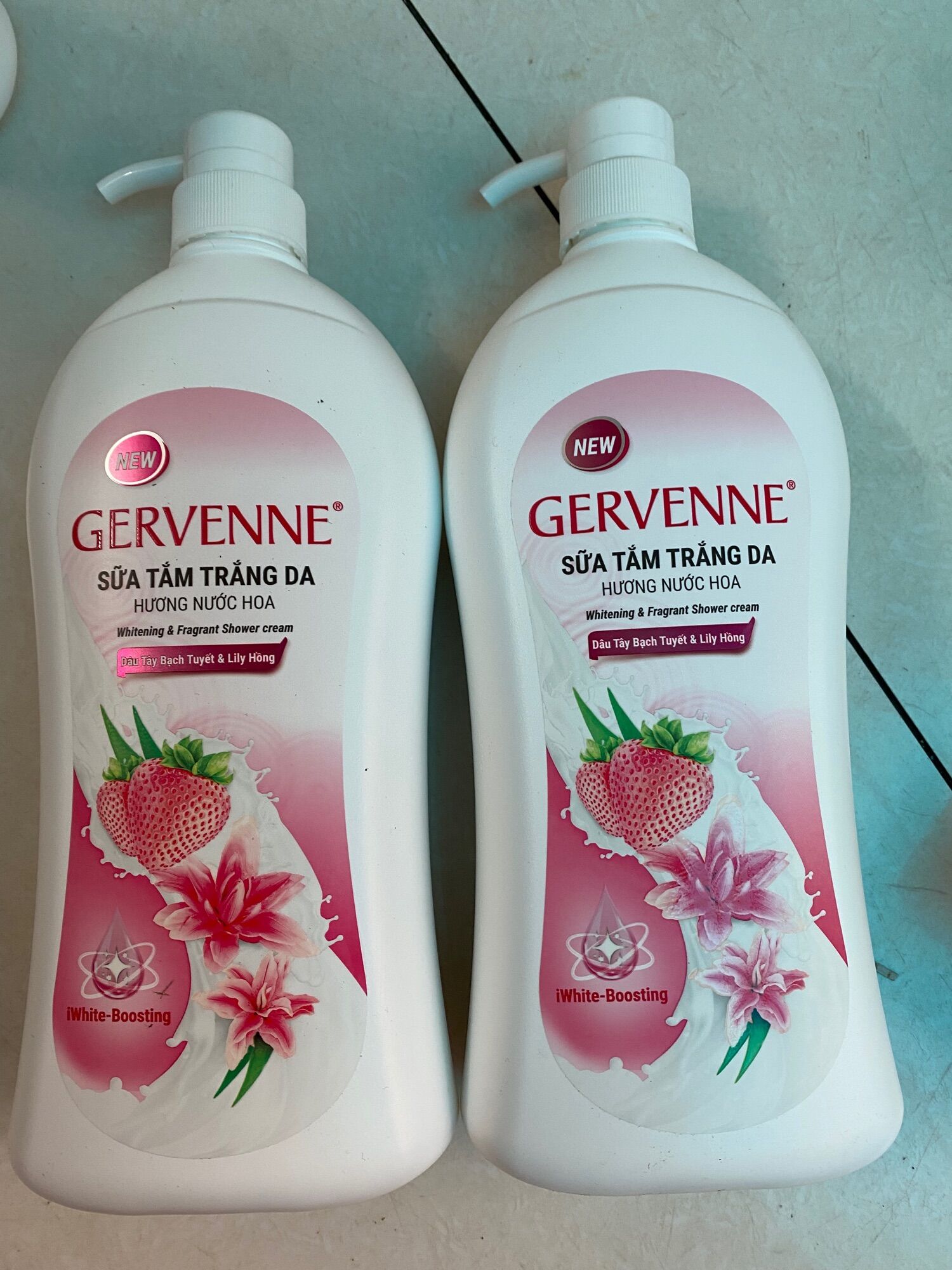 Gervenne Combo 2 Sữa tắm trắng da Pink Lily 900g/chai