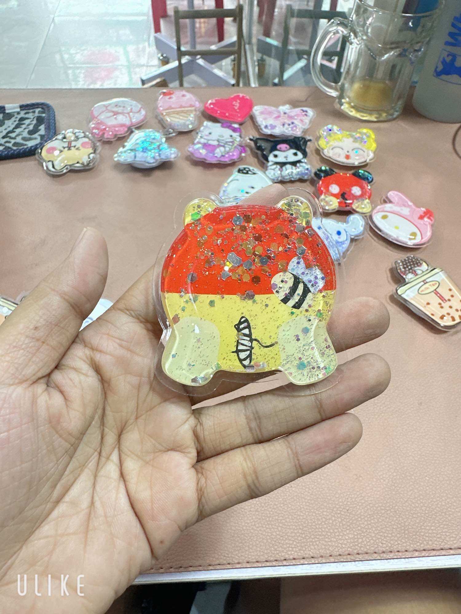 Giá đỡ điện thoại popsocket kim tuyến nước chảy đẹp lung linh