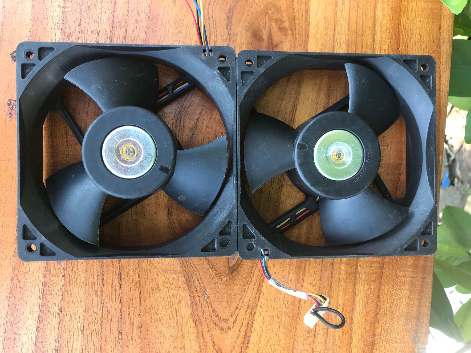Quạt gió quạt tản nhiệt 48v vuông 12 cm.