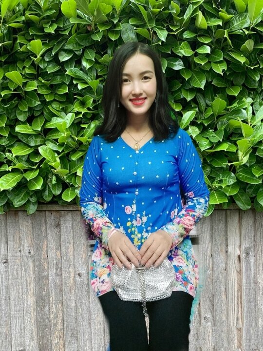 Áo bà ba in hoa vải lụa pha thun cổ tim tay dài