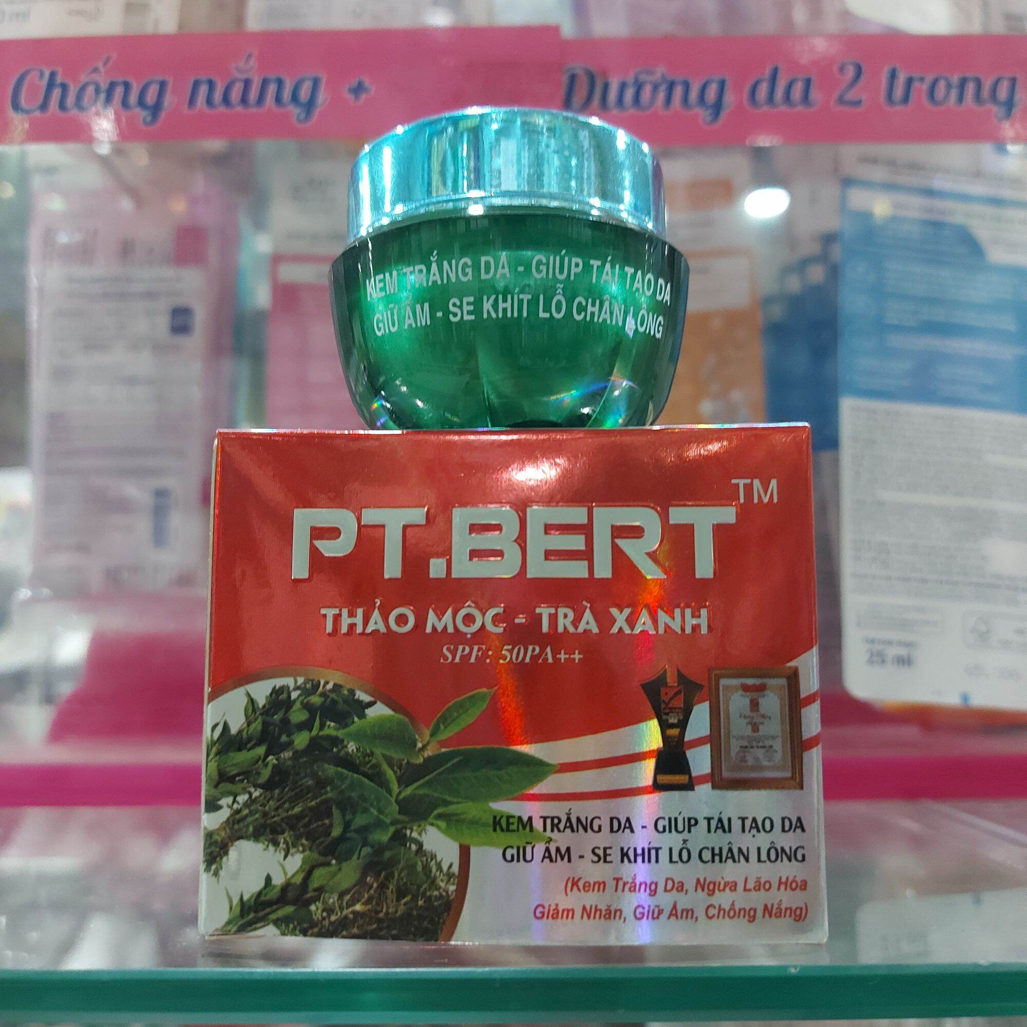 Kem trắng da tái tạo giữ ẩm se khít lỗ chân lông pt bert thảo mộc trà xanh 20g