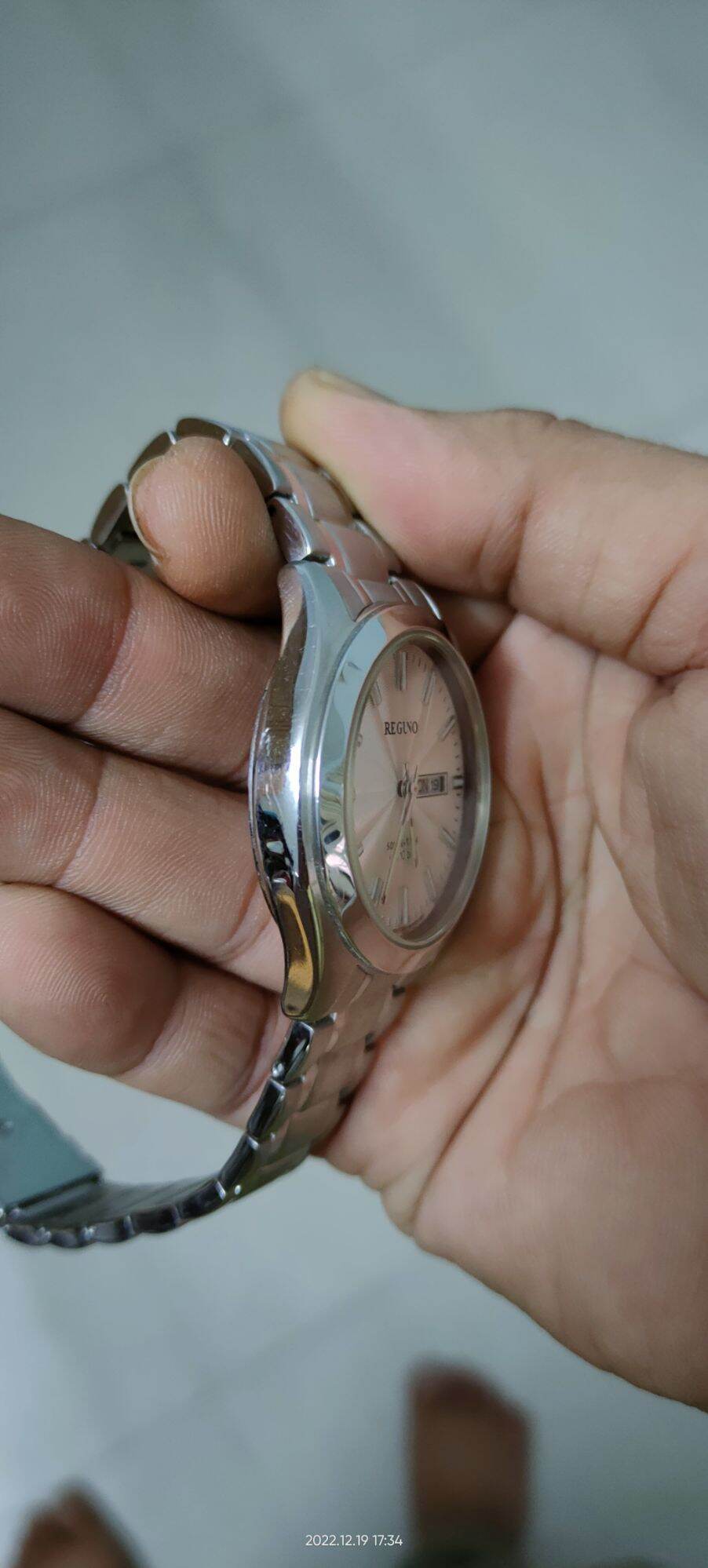REGUNO Citizen PIN năng lượng Mặt Trời