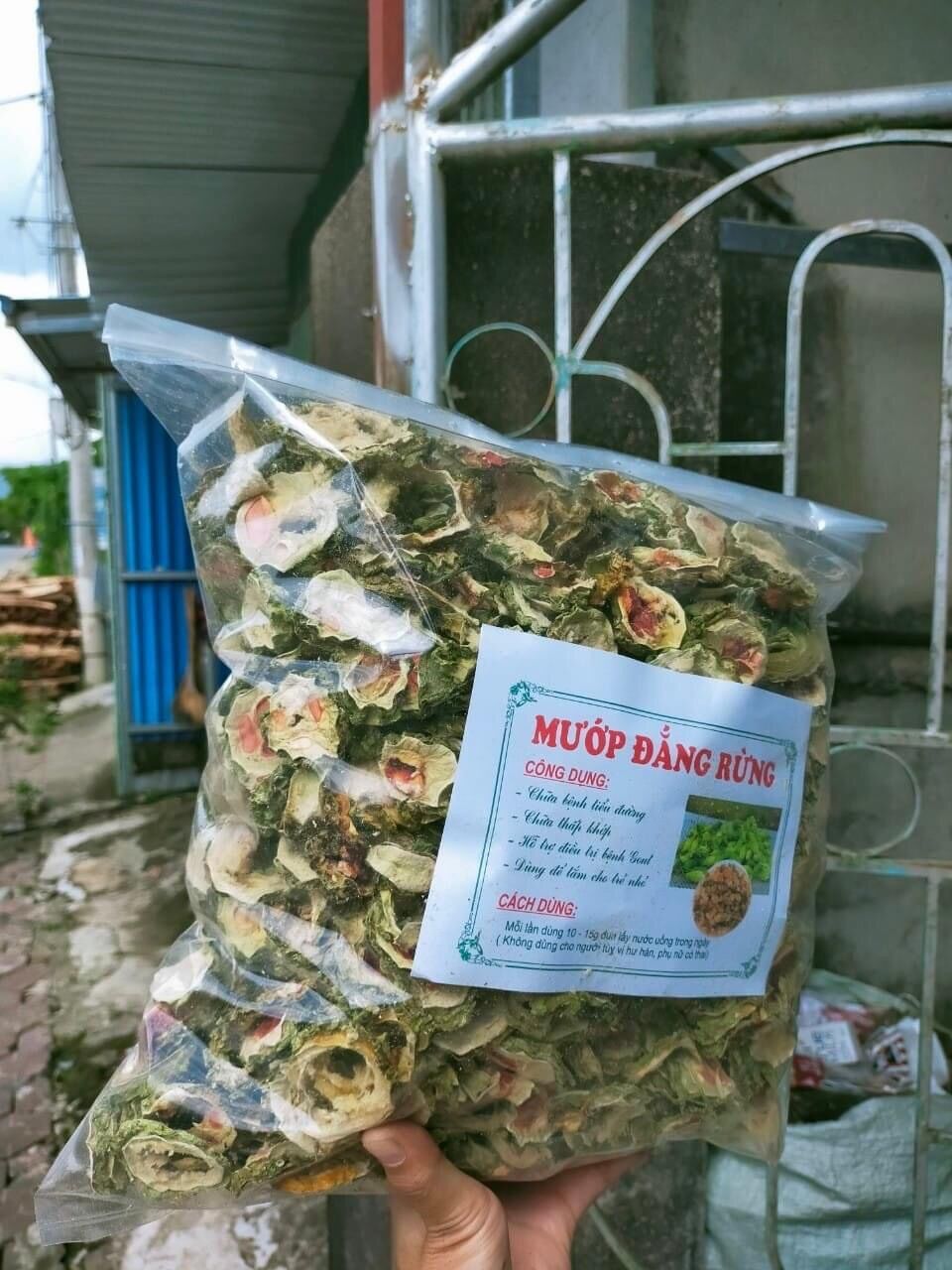 Mướp đắng rừng thái lát phơi khô