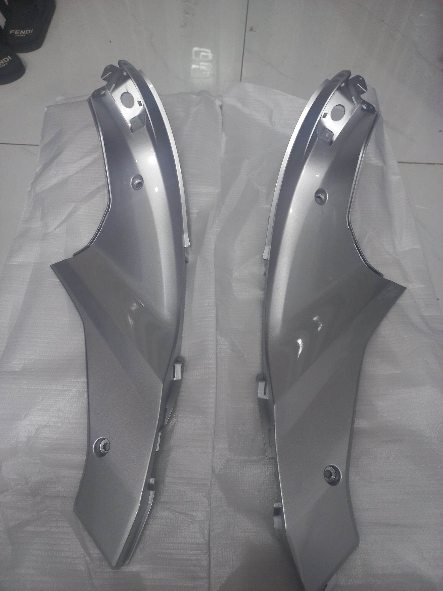 Cùi Chỏ bửng trước , Nẹp thùng xăng Ab 2009 - 2010 ( Giá 1 Cặp )
