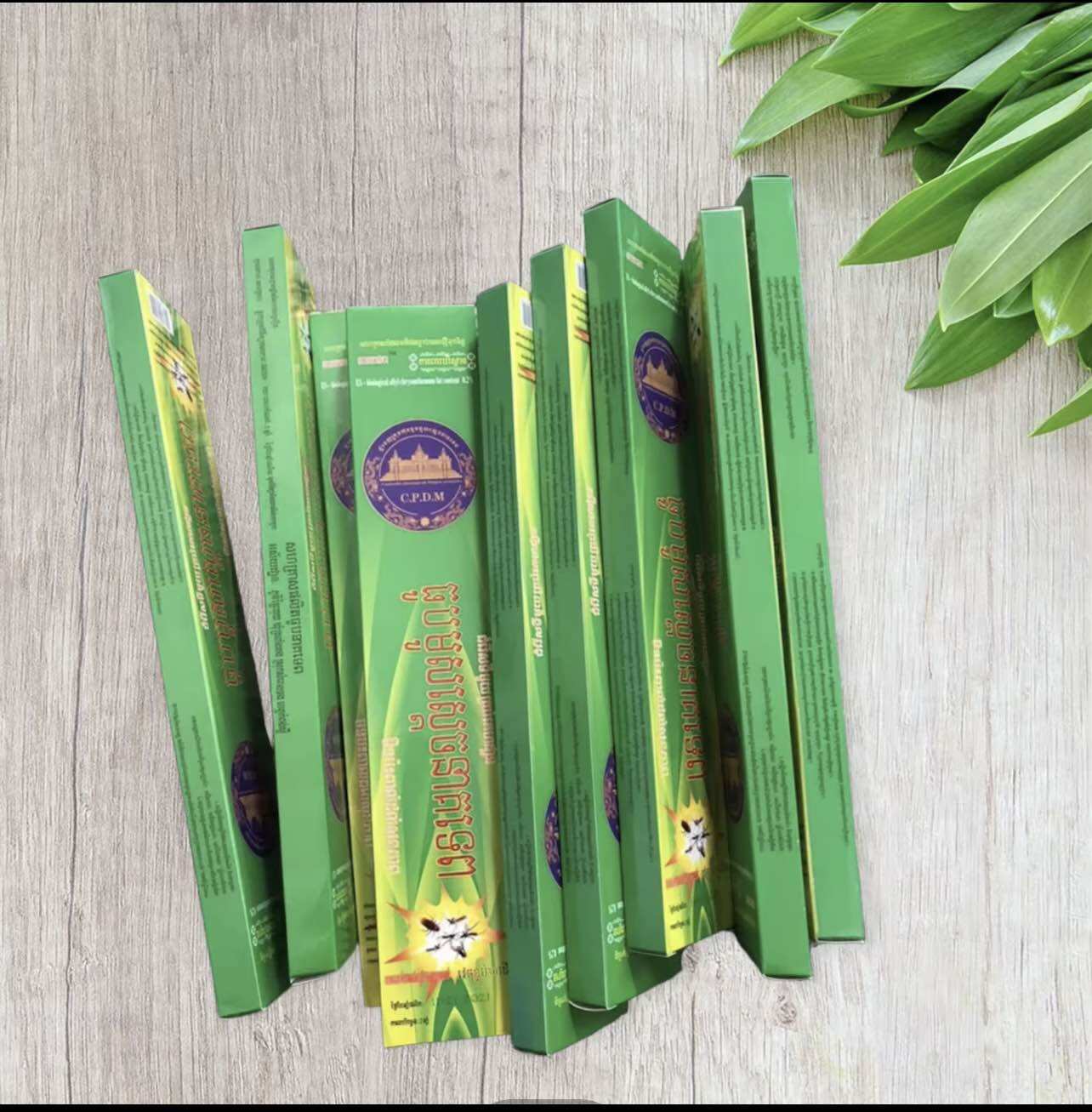 Combo 10 hộp Nhang Muỗi Thái Lan dạng cây (10 hộp tặng 1 cái Qu.ẹt chống gió - 1 hộp 30 cây)