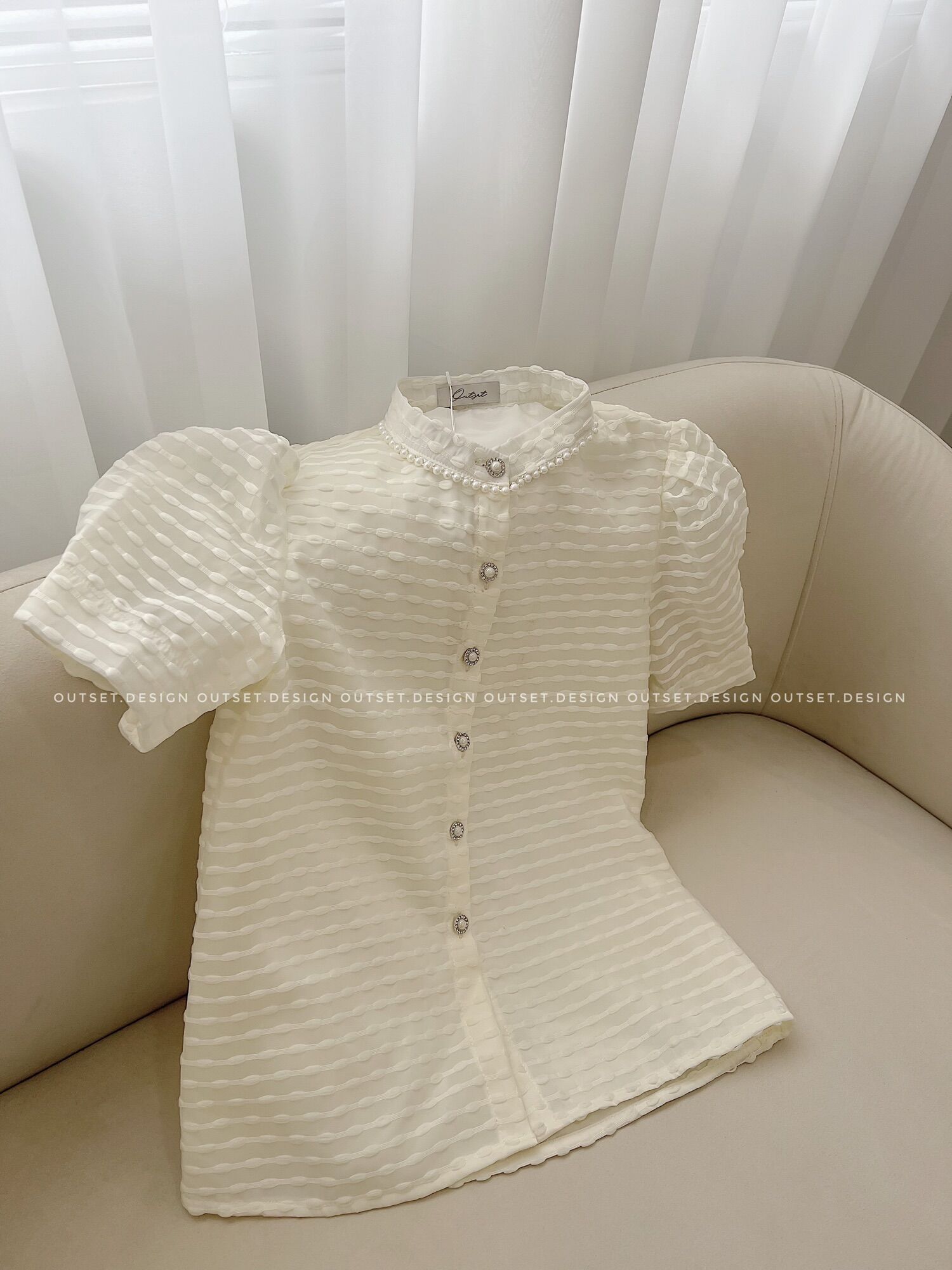 Outset - áo tiểu thư cổ ngọc xinh xắn