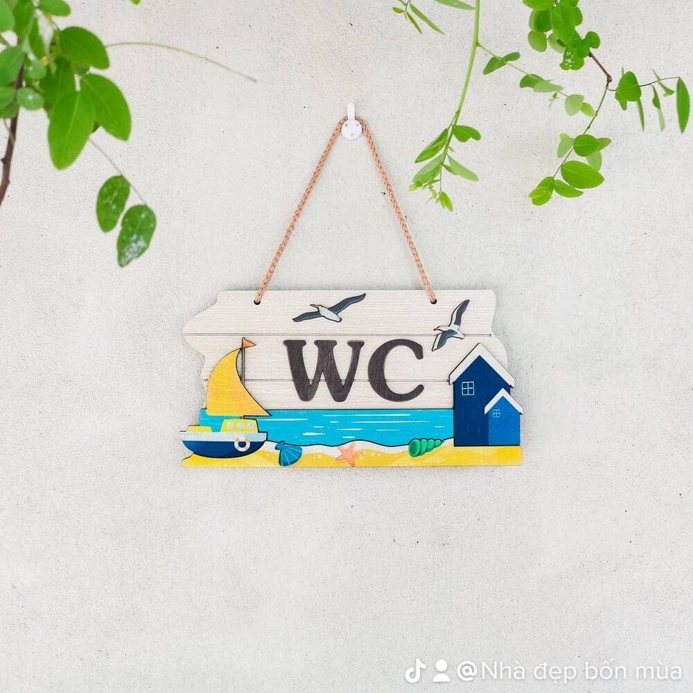 Bảng gỗ, tranh gỗ trang trí treo cửa nhà vệ sinh toilet chữ WC kích thước 20cm có dây treo tặng kèm móc dán