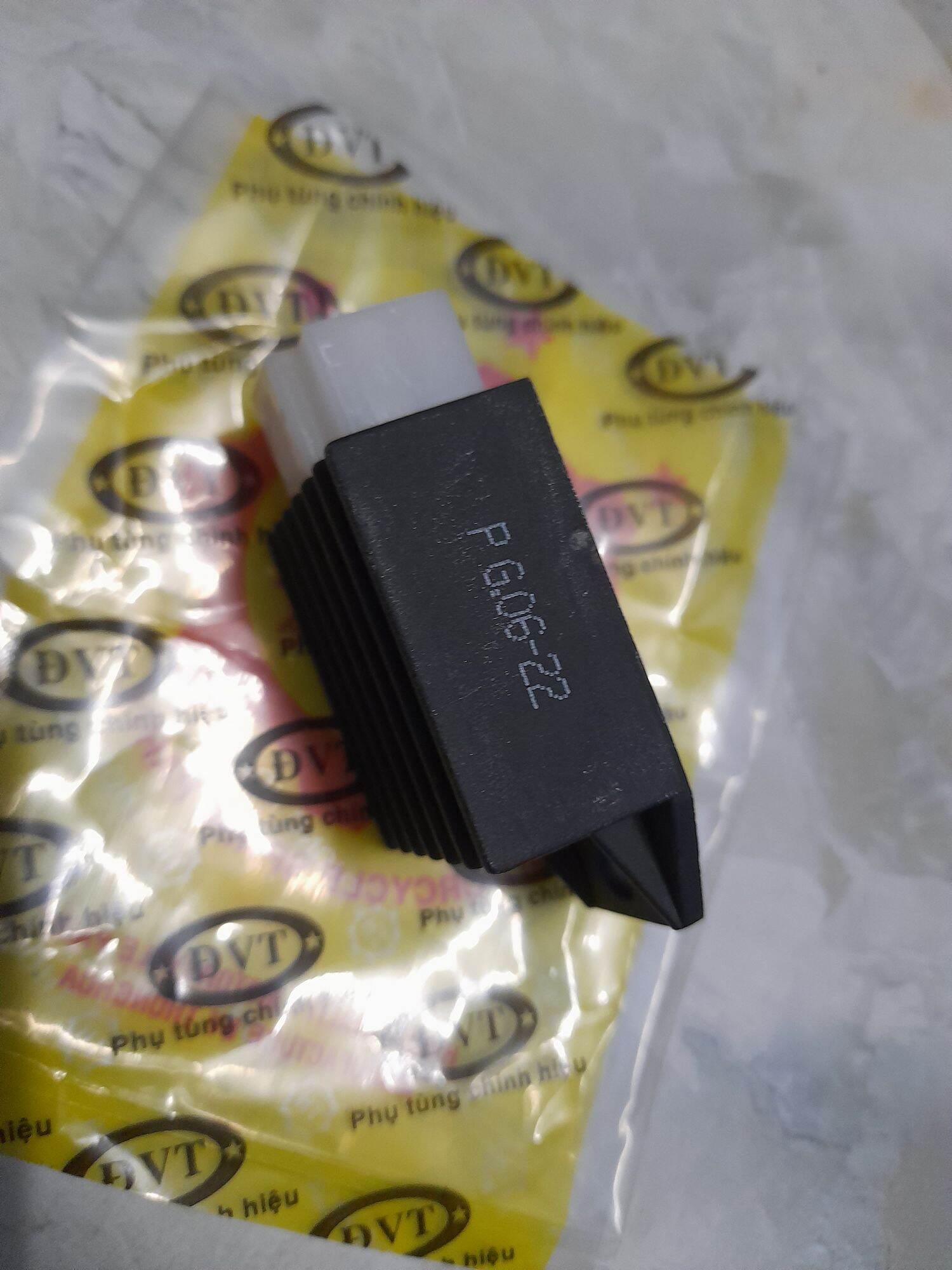 Cục xạc ổn áp xe máy Dream, Wave màu đen.