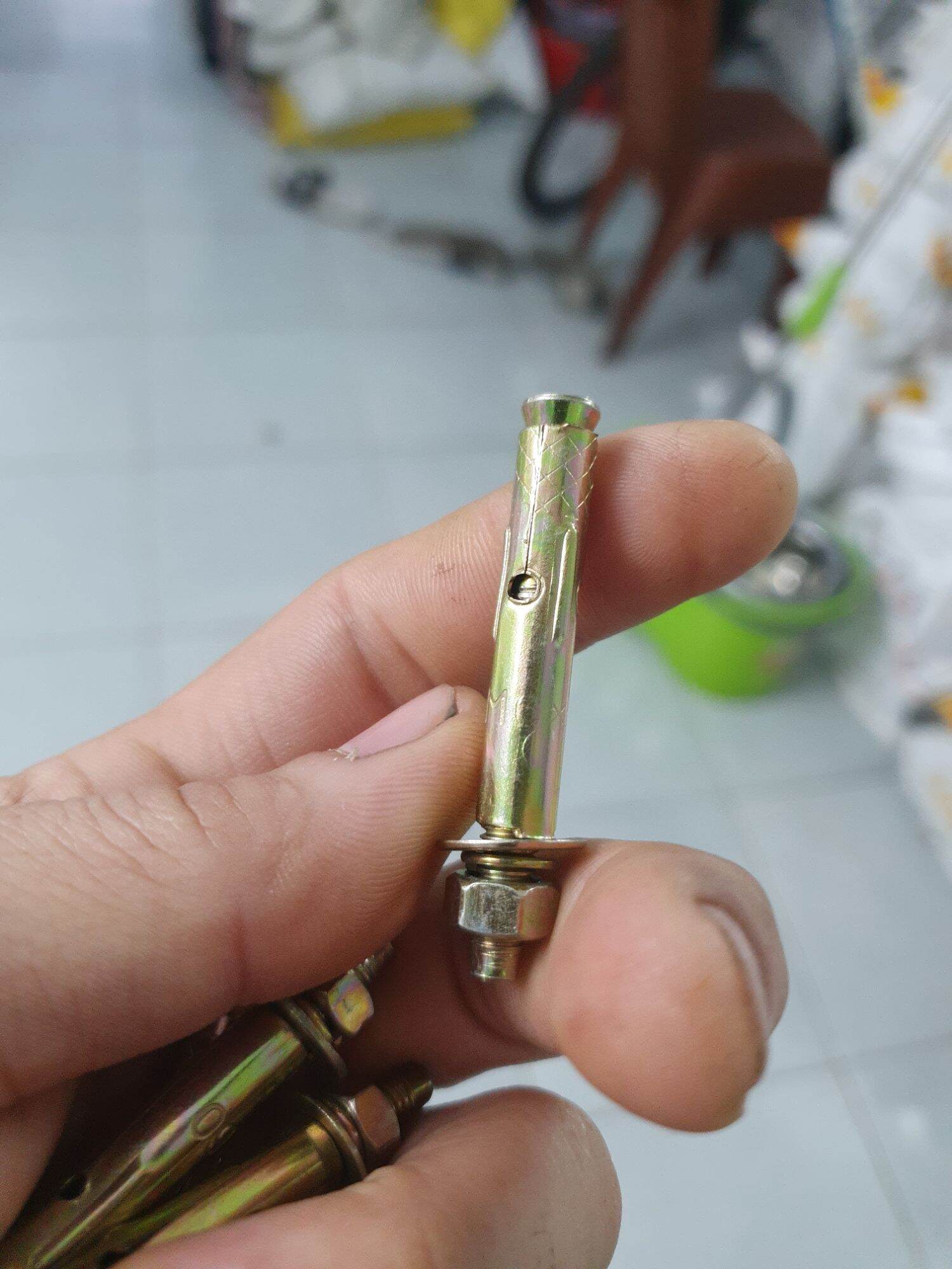 tắc kê sắt bulon nở 6li ,8li bọc 10 con
