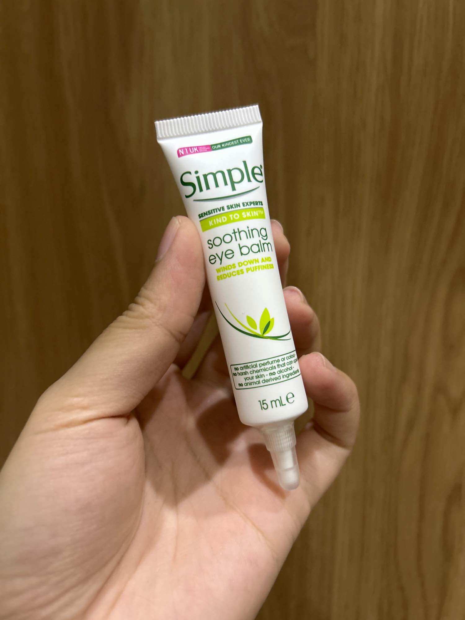 Kem dưỡng mắt simple kind to eyes soothing eye balm