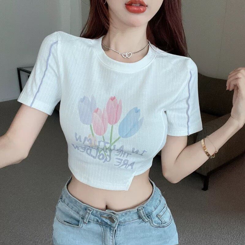 Áo croptop hoa tulip xinh đẹp