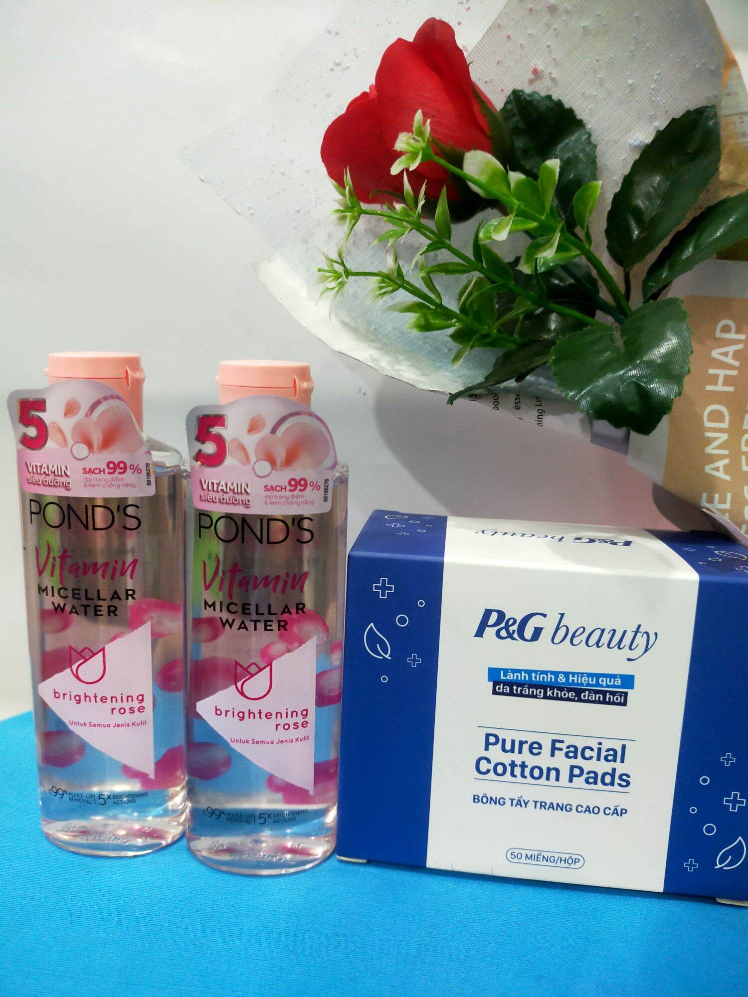 Mua 2 tặng 1 - 2 Chai Nước tẩy trang Pond's White Beauty 100ml tặng 1 Bông tẩy trang 50 mếng