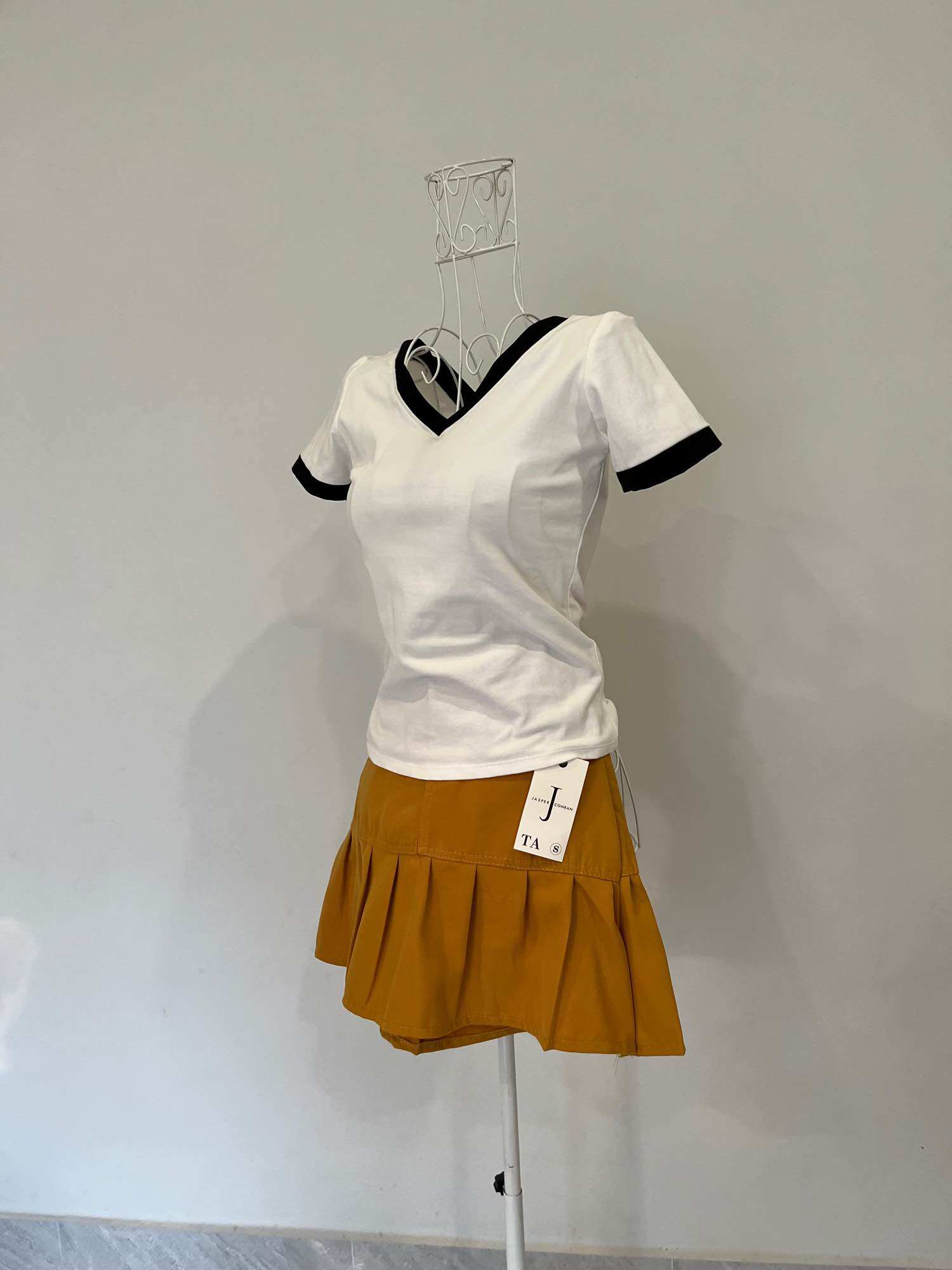 Short Flared Skirt - Many Models