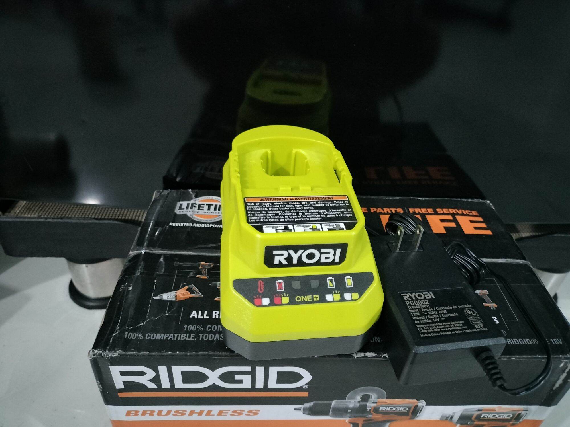 Sạc ryobi 18v điện 220v sạc cho pin ryobi thế hệ one + hp