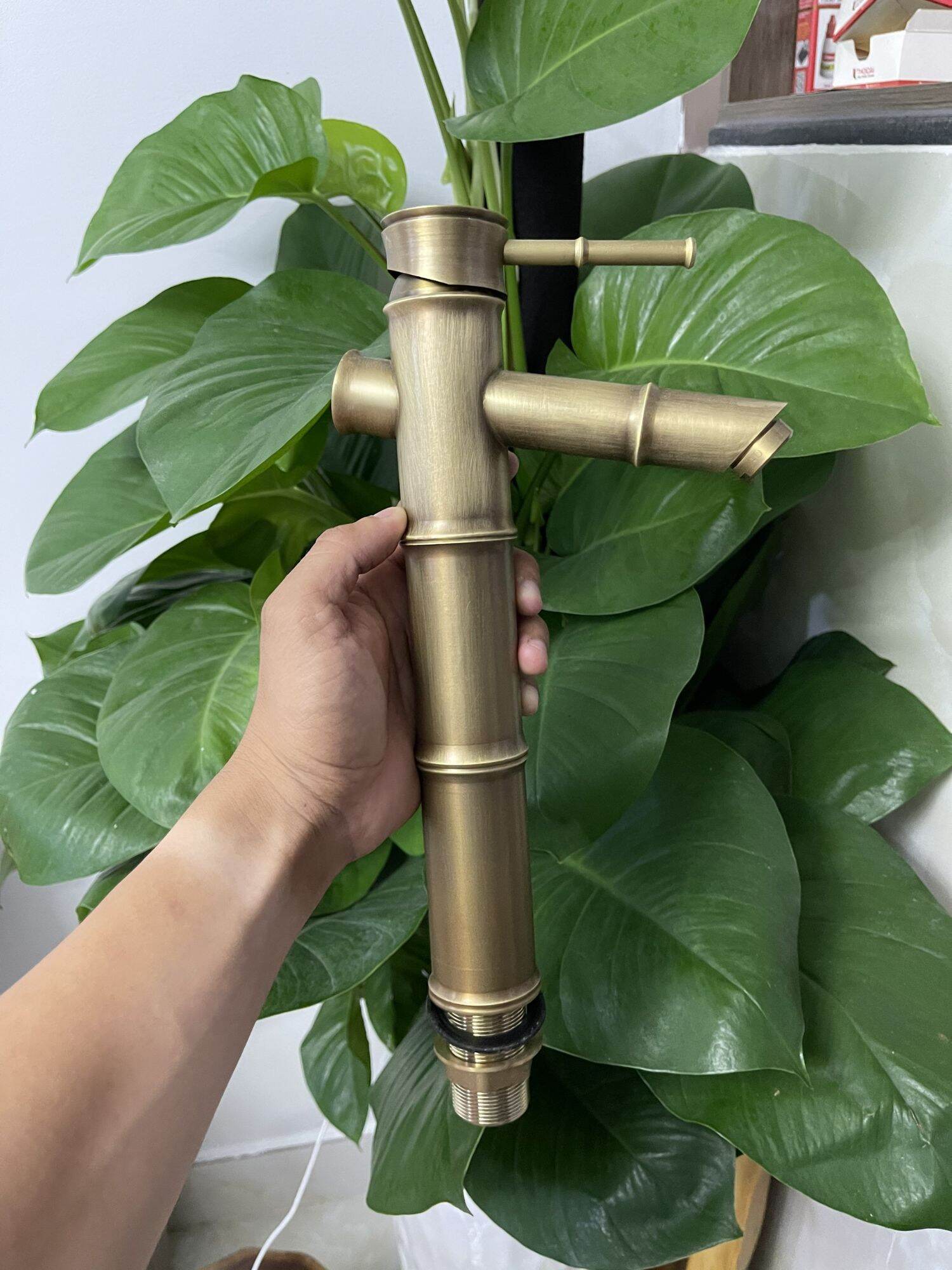 Vòi lavabo cổ điển nóng lạnh ( giảm giá gốc)