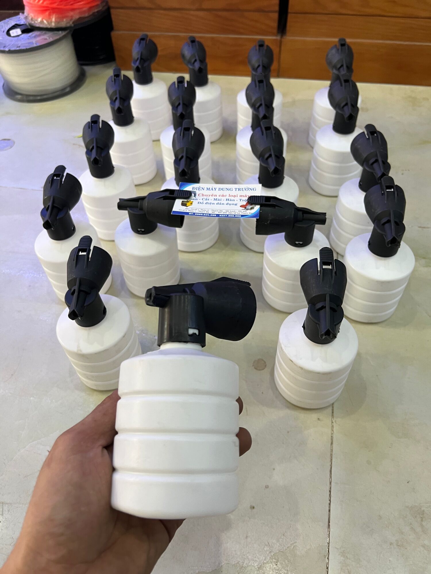 Bình tạo bọt tuyết mini gắn vòi sịt máy rửa xe