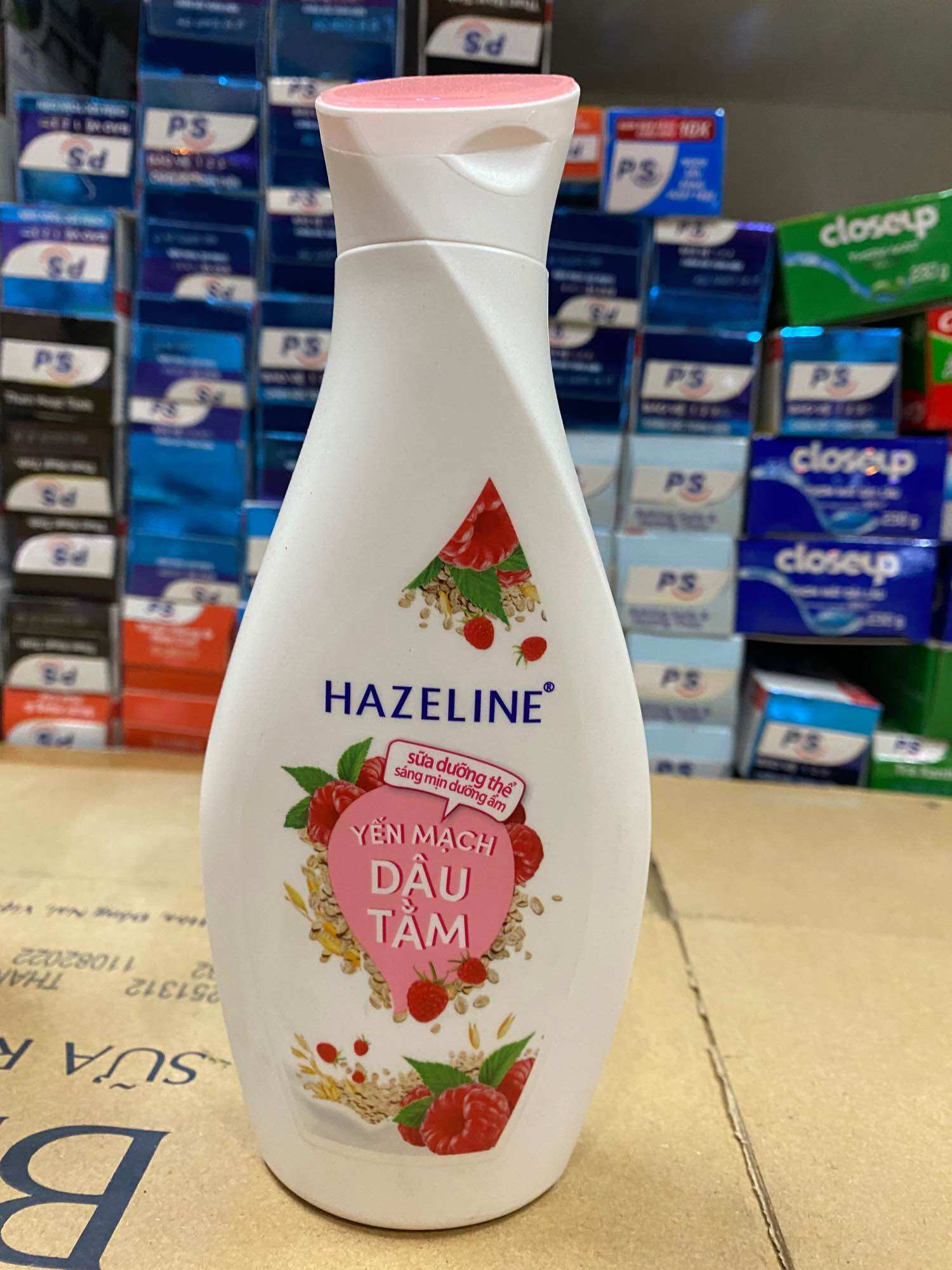 Sữa dưỡng thể hazeline 230g giúp trắng da ,giữ ẩm