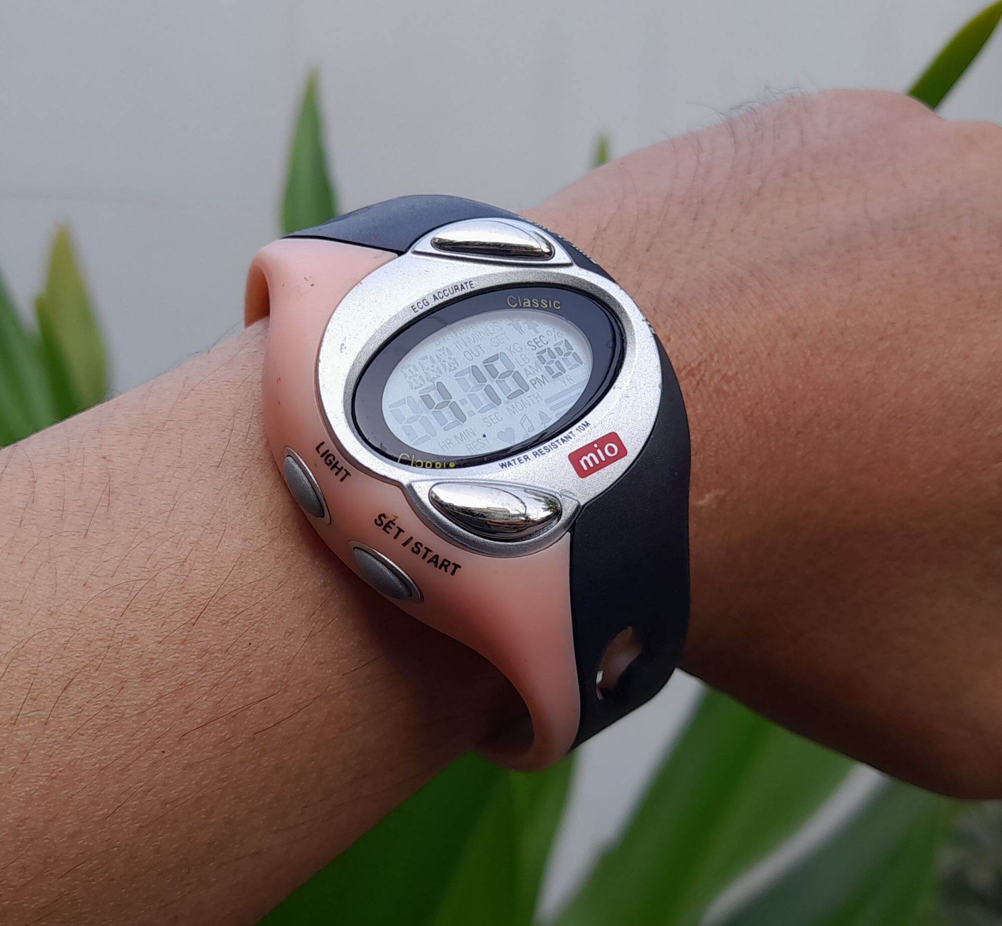 Đồng hồ điện tử MiO watch