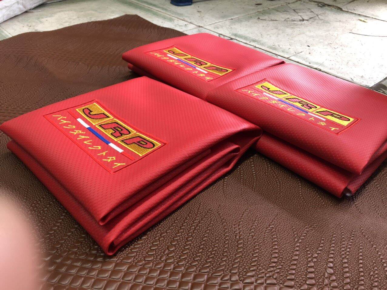 Da bọc yên cacbon cao cấp