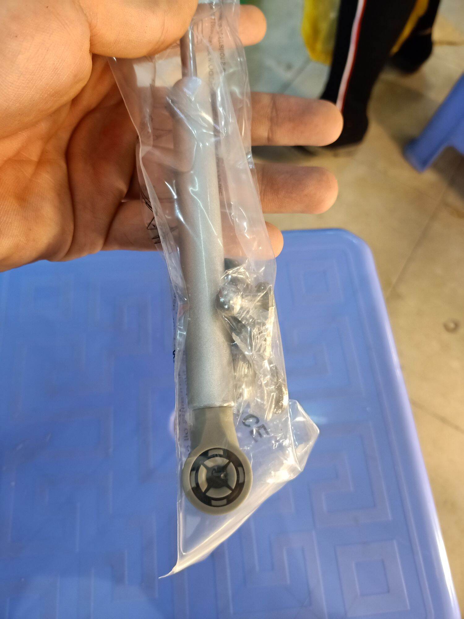 CHỐNG HƠI TỦ BẾP IVAN LỰC 80N - XÁM BẠC