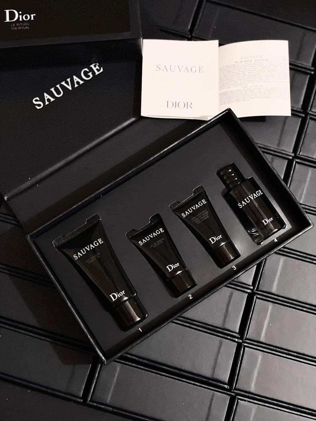 Trọn bộ Dior Sauvage EDT mini làm quà siêu sang lại hợp lí