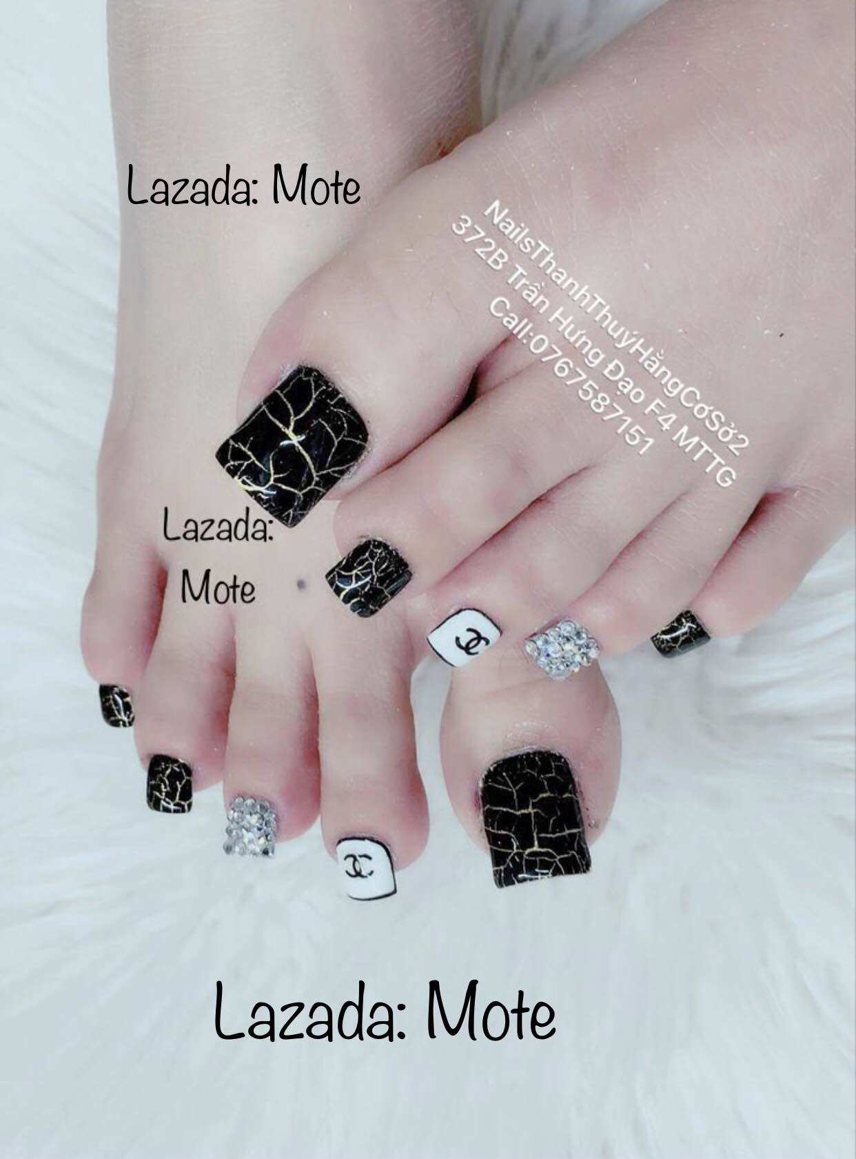 Móng chân úp nail thiết kế trắng đen