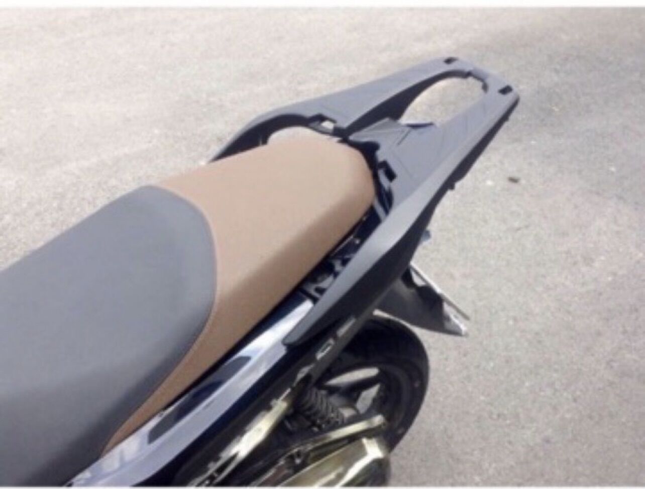 Cảng sau xe airblade 2016~2021 kiểu 300i đen mờ & bạc