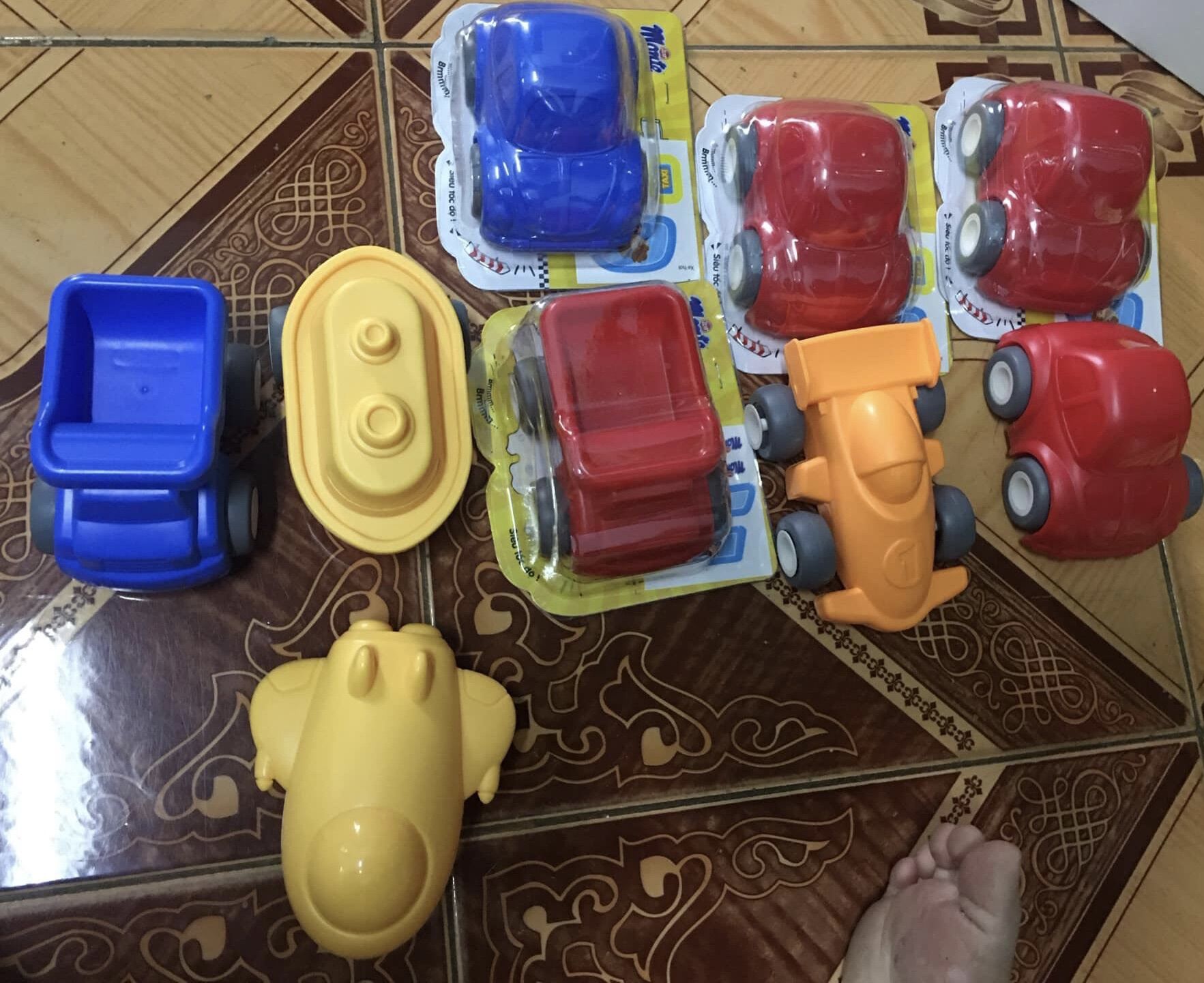Xe đồ chơi hàng khuyến mãi của monte