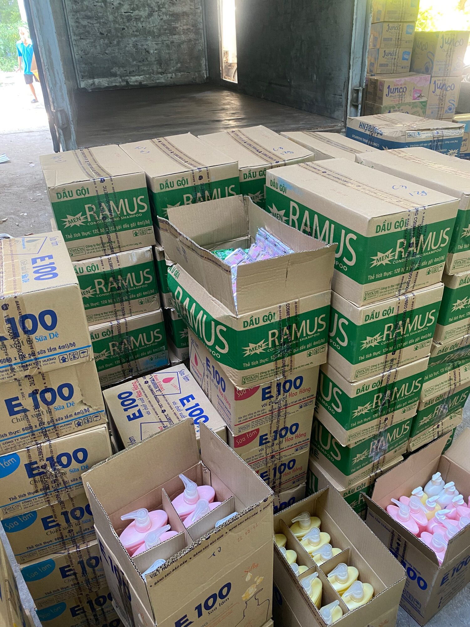 6 Tuýp Sữa Rửa Mặt Tinh Chất Sữa Bò E100 80Gr