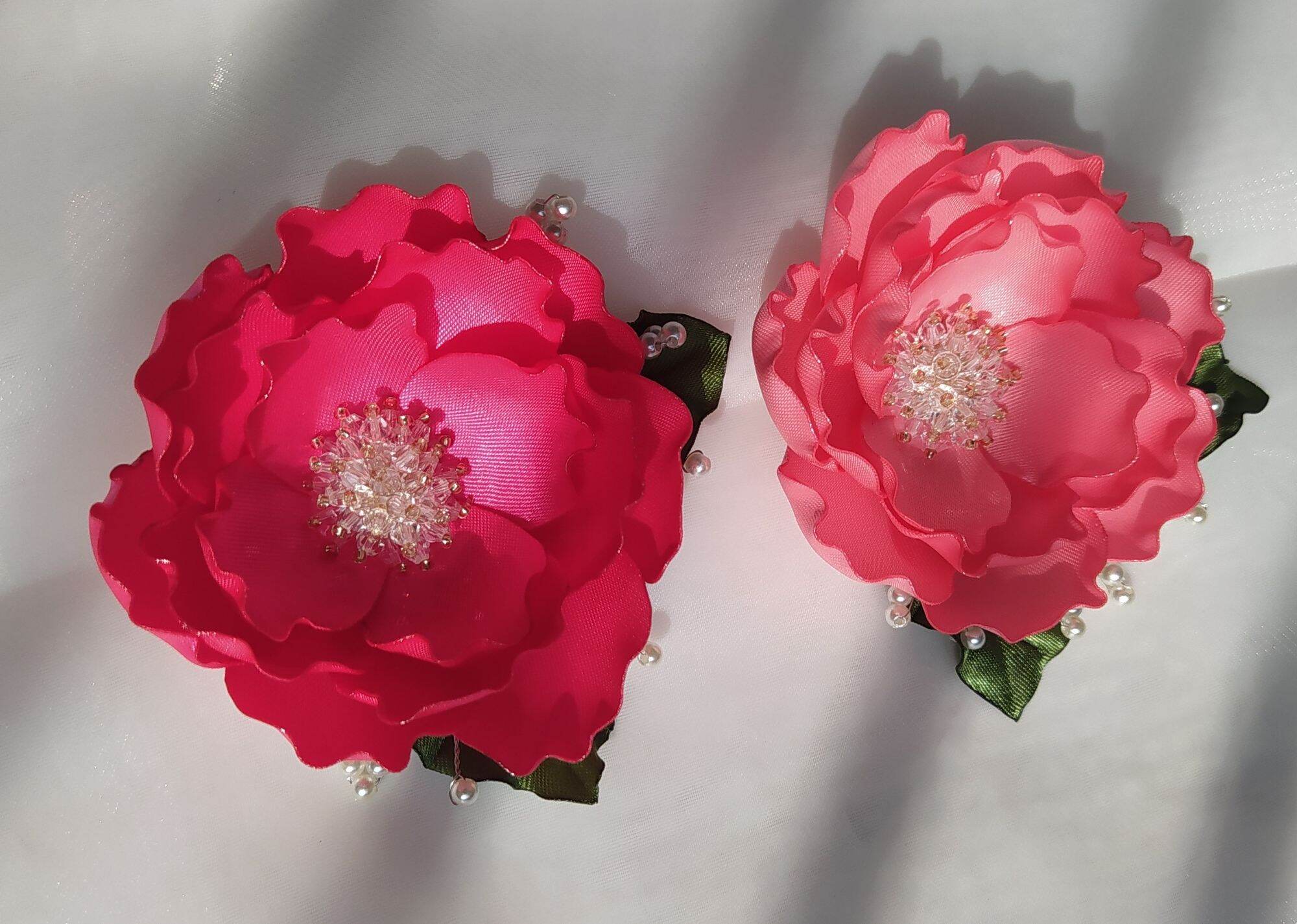 Hoa cài áo handmade Canto màu hồng phối hạt