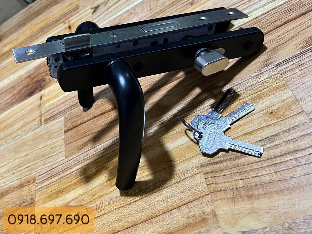 [HCM]Khóa tay gạt cửa nhôm hệ 700/ sắt hộp 3x6 KSAITE HS523 ĐEN