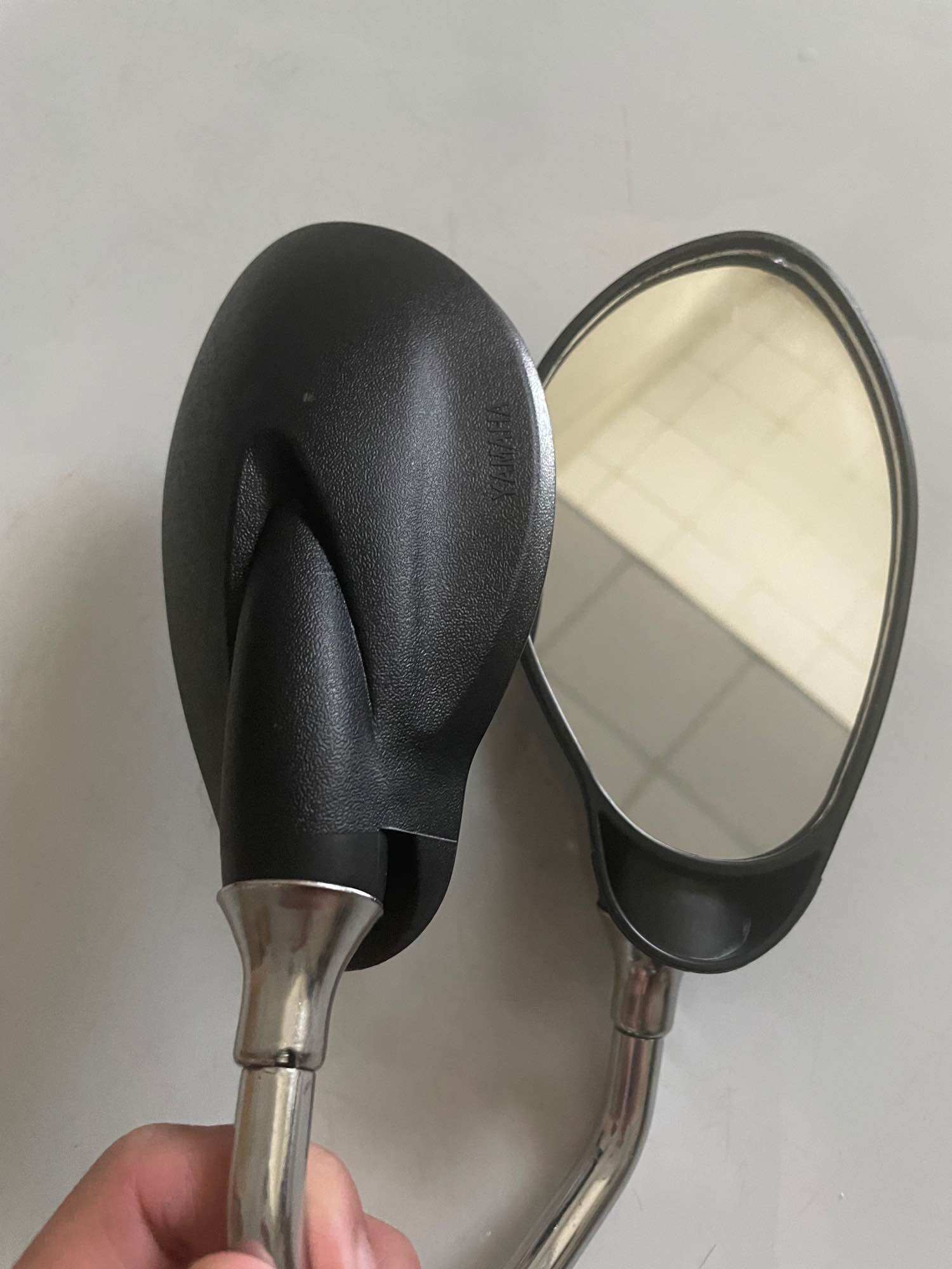 Kiếng yaz chân inox sáng bóng