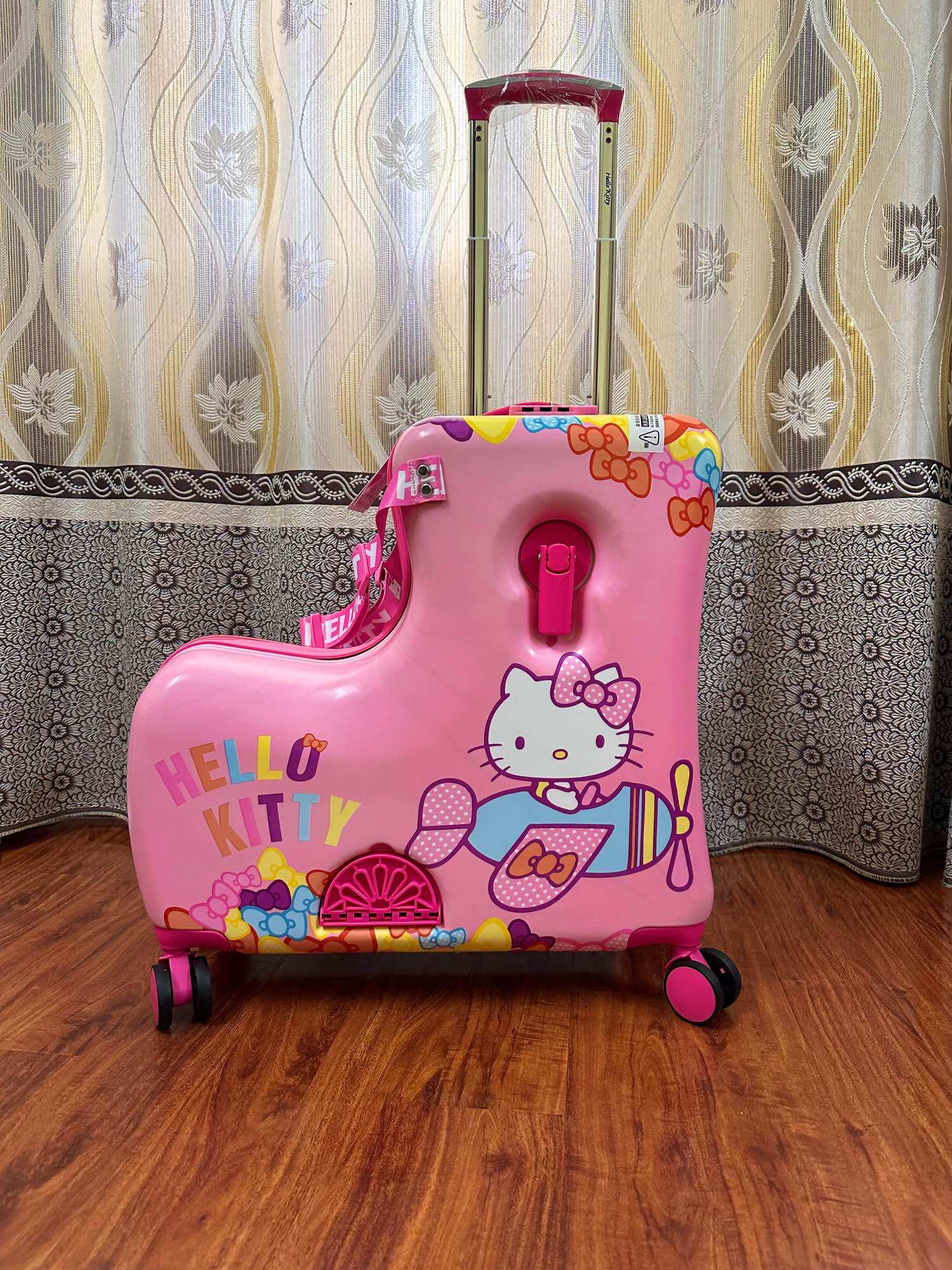 Vali ghế ngồi cho bé Hello kitty 20 24 inch