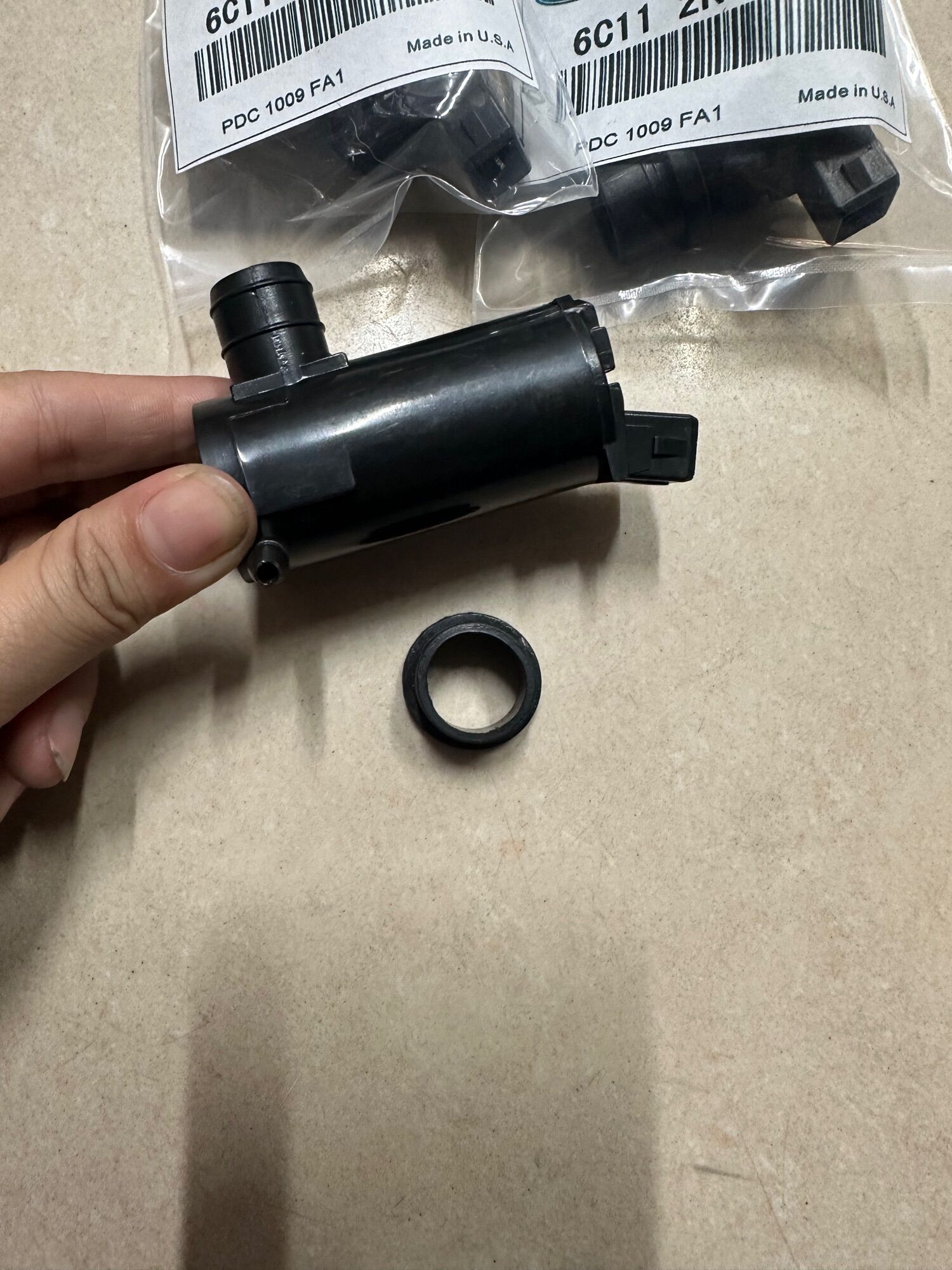 MÔ TƠ BƠM NƯỚC RỬA KÍNH FORD TRANSIT 2008-2021