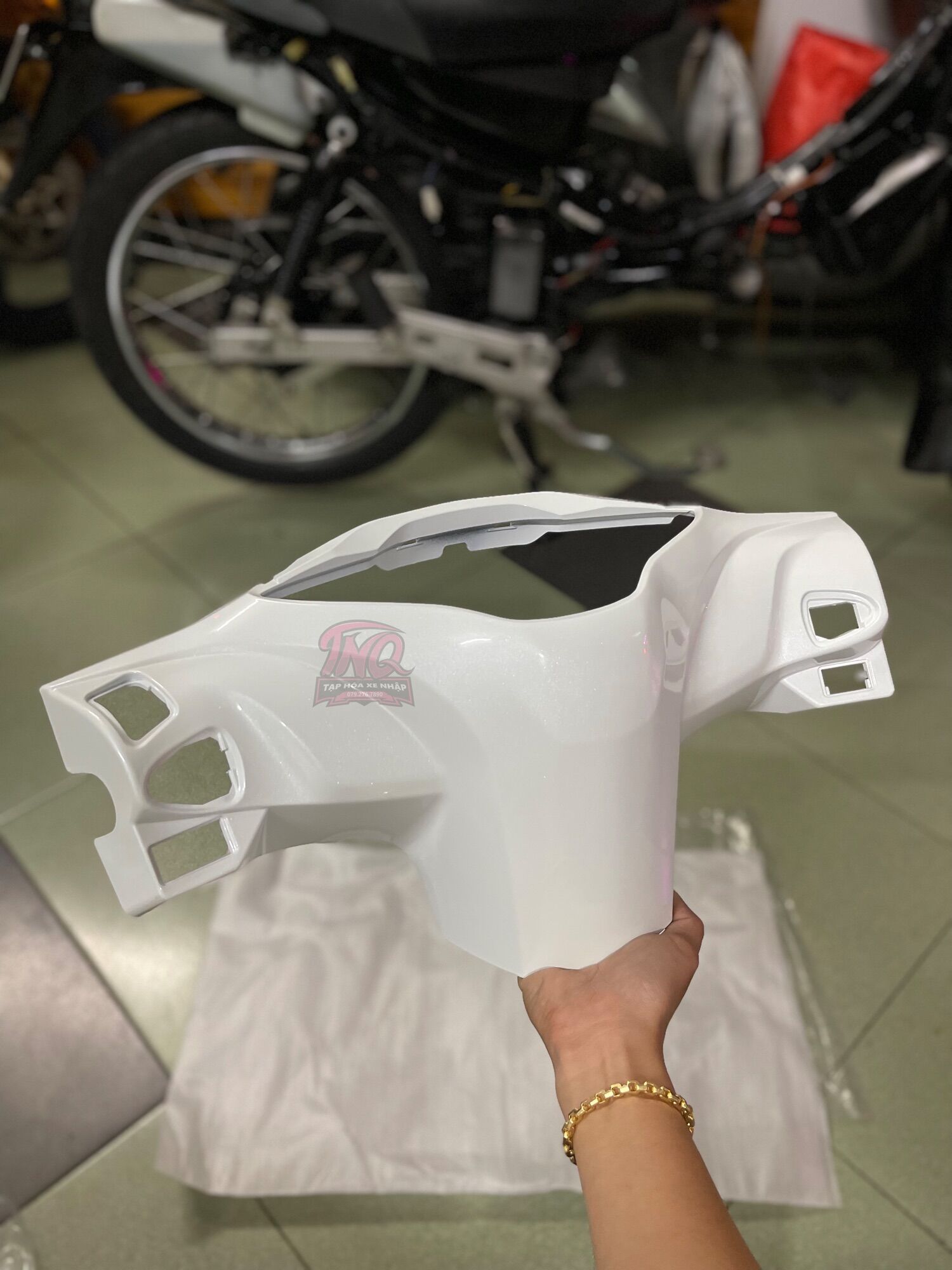 Bợ cổ ốp tay lái Future Led Trắng