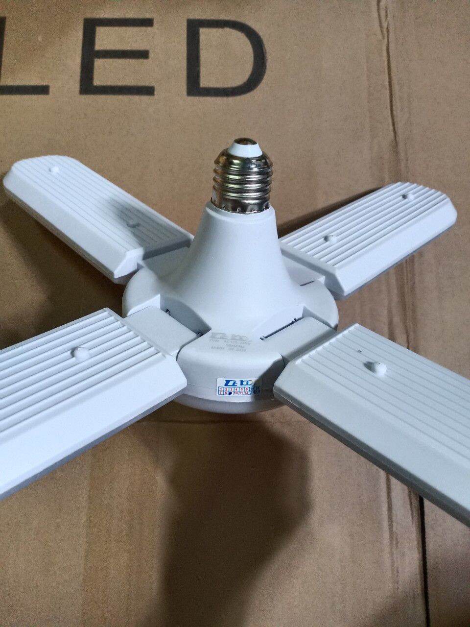 bóng đèn led 4 cánh 60W loại đẹp