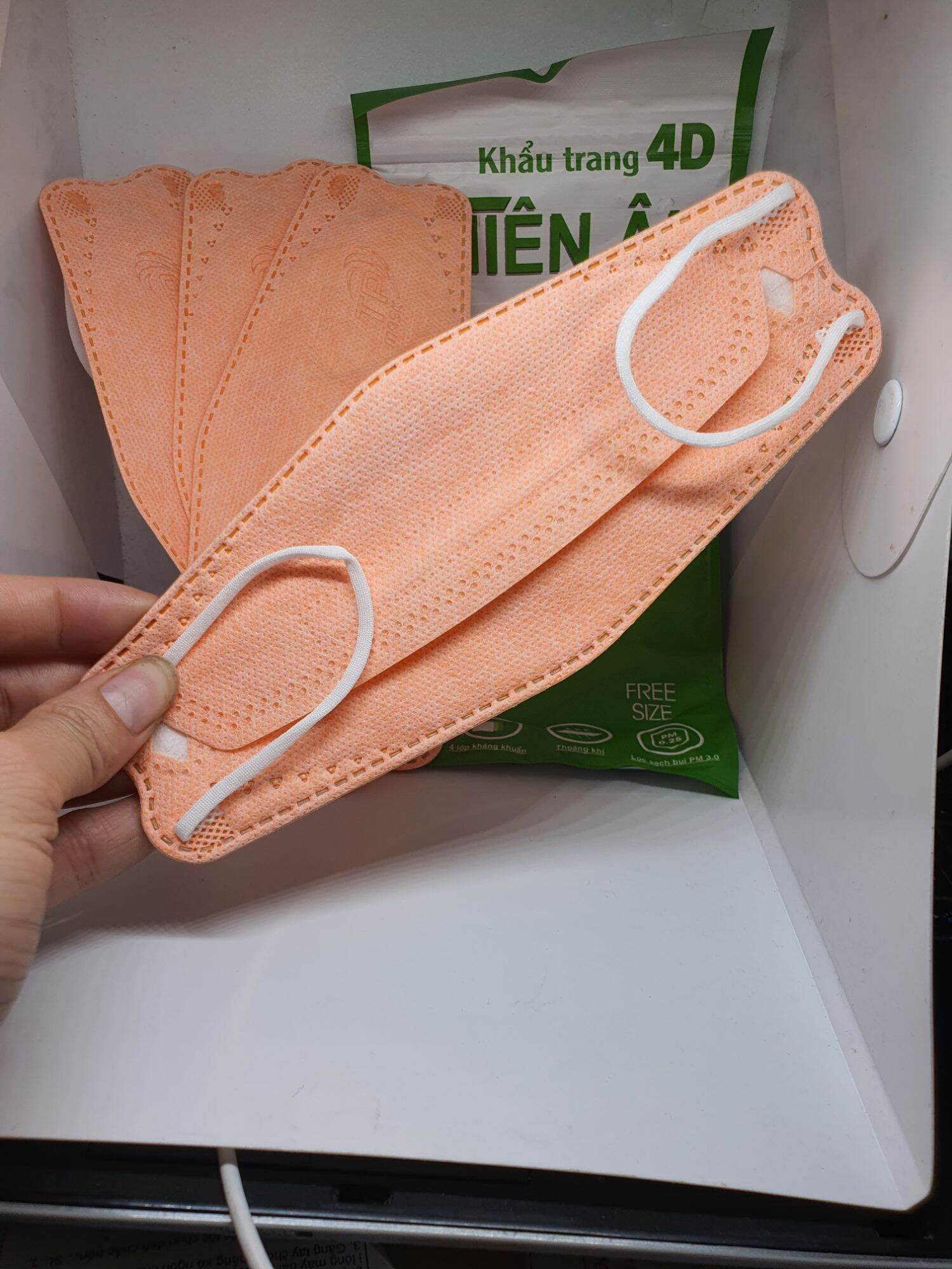 Khẩu trang y tế KF94 4D Mask màu CAM (gói 10 cái)