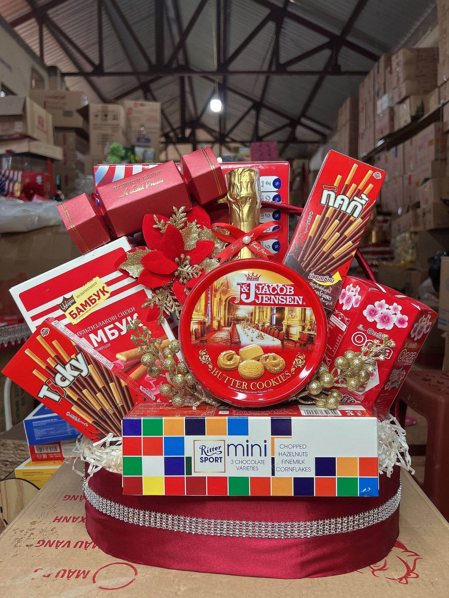 Giỏ quà tết 8-  9 món đầy đặn