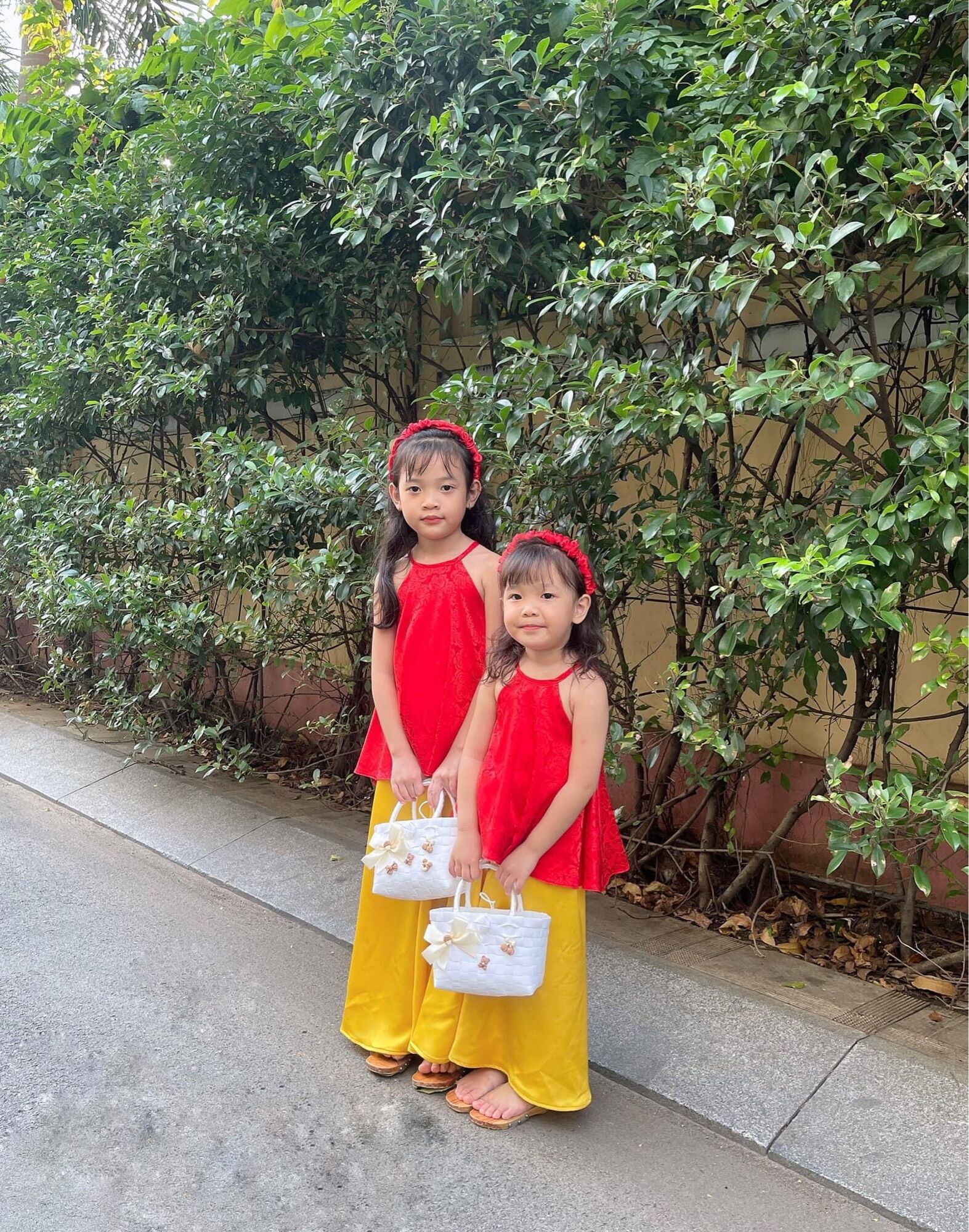 Set áo yếm đào + quần lụa YD2 ống rộng cho bé gái