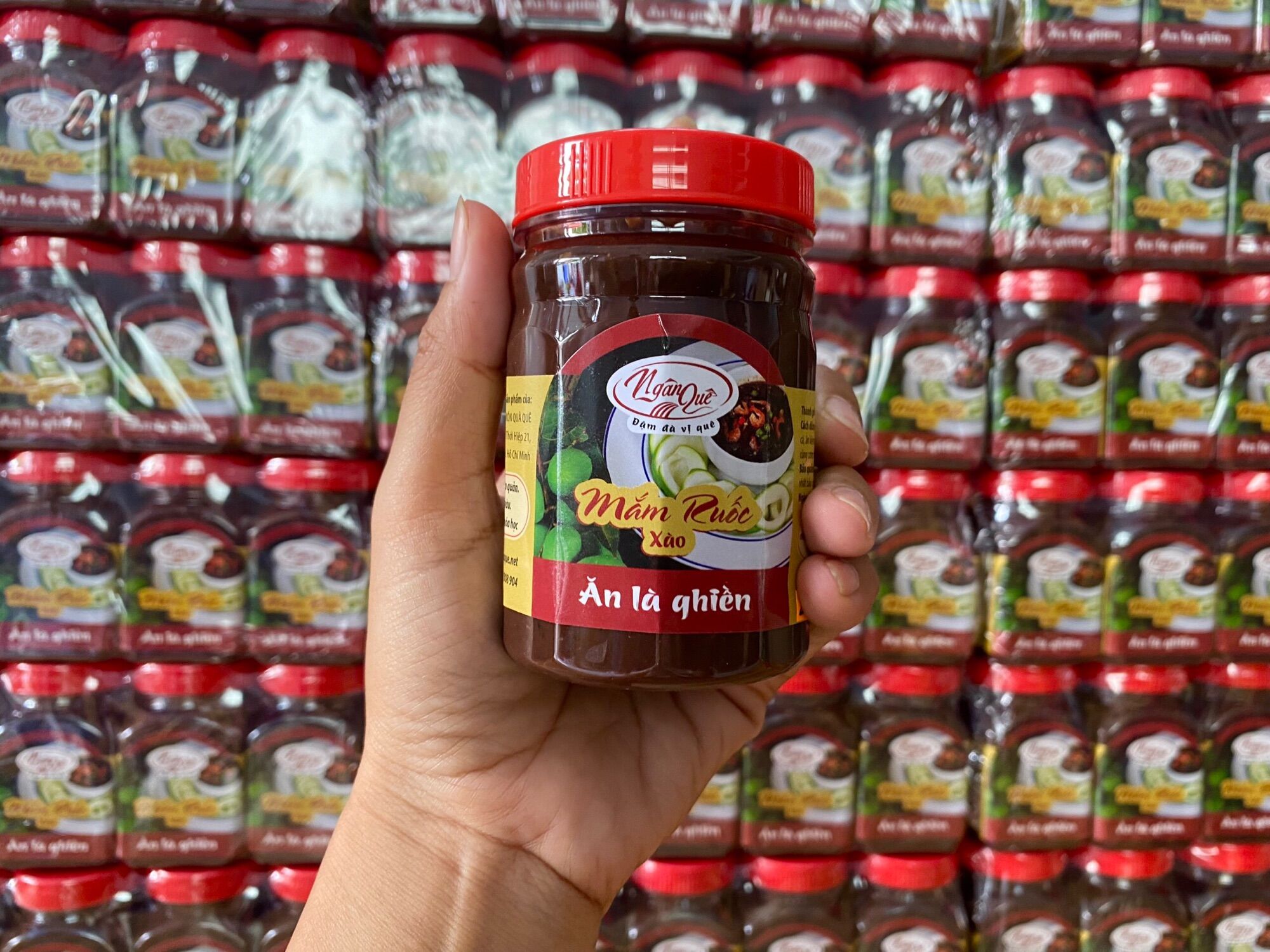Mắm ruốc xào chấm trái cây hiệu ngân quê hủ 200gr