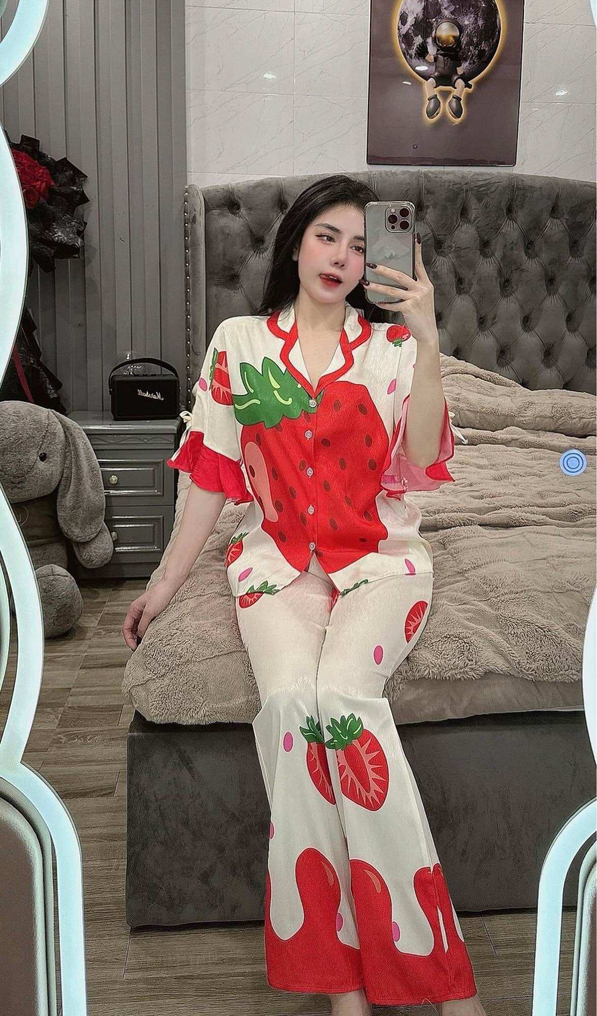 Bộ Pijama tay loe quần dài lụa xước ánh kim .. lụa Maingo ko nhăn size 40-60kí , bộ lụa mềm mịn mướt đẹp thời trang .