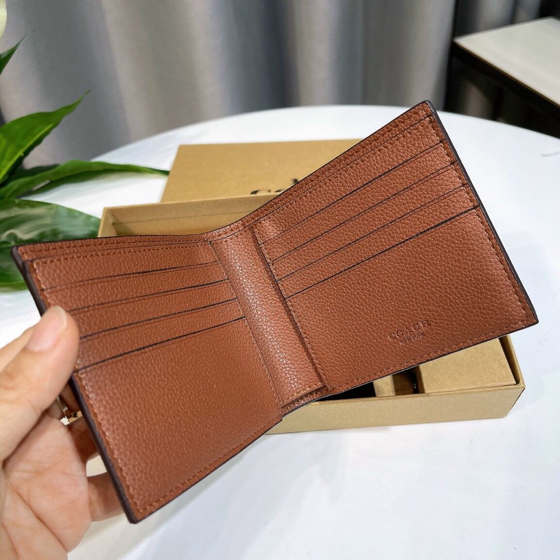 VÍ C0ACH NAM da bò thật chuẩn xịn xò