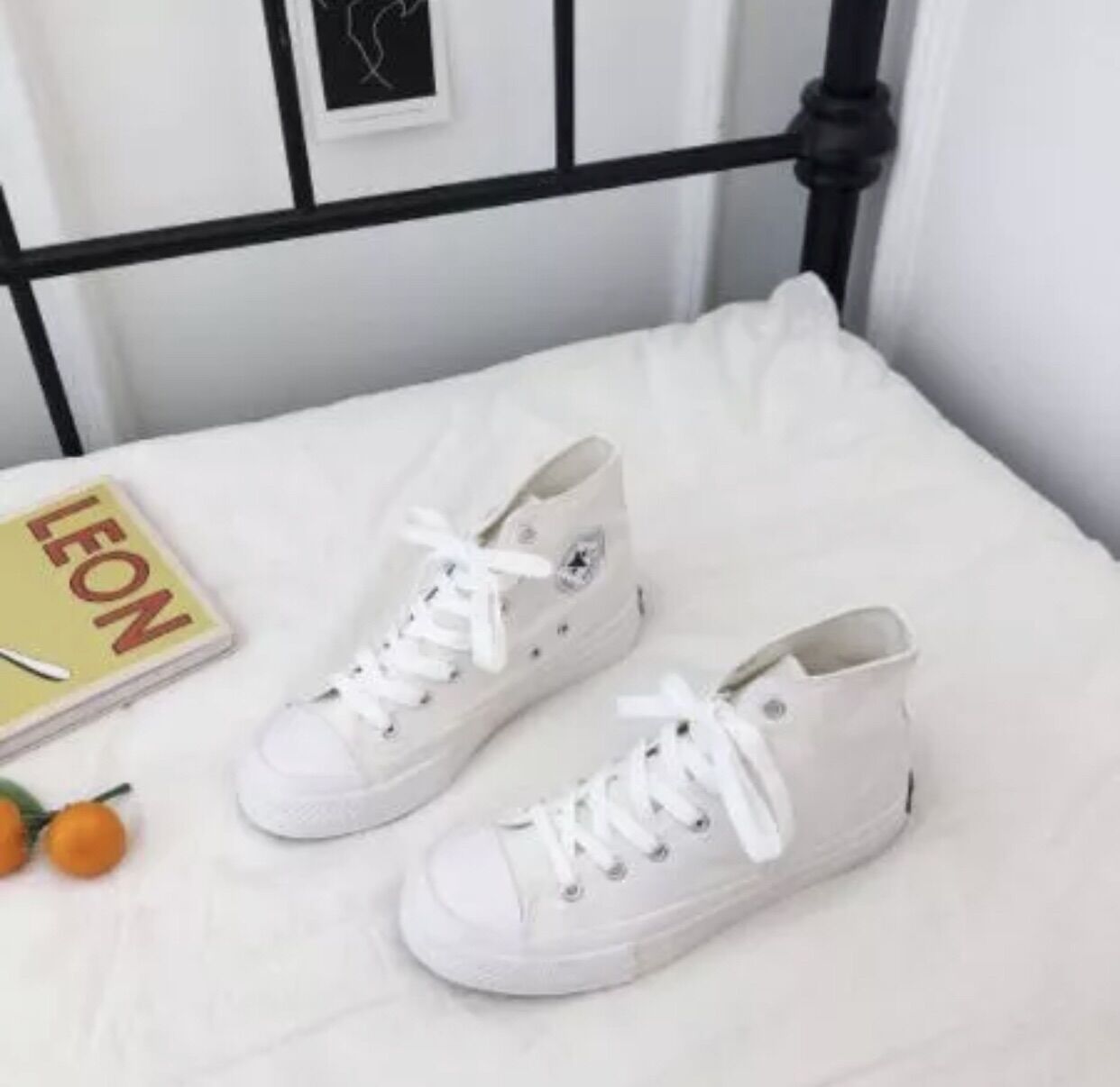 Giày sneaker đổi màu cực hot
