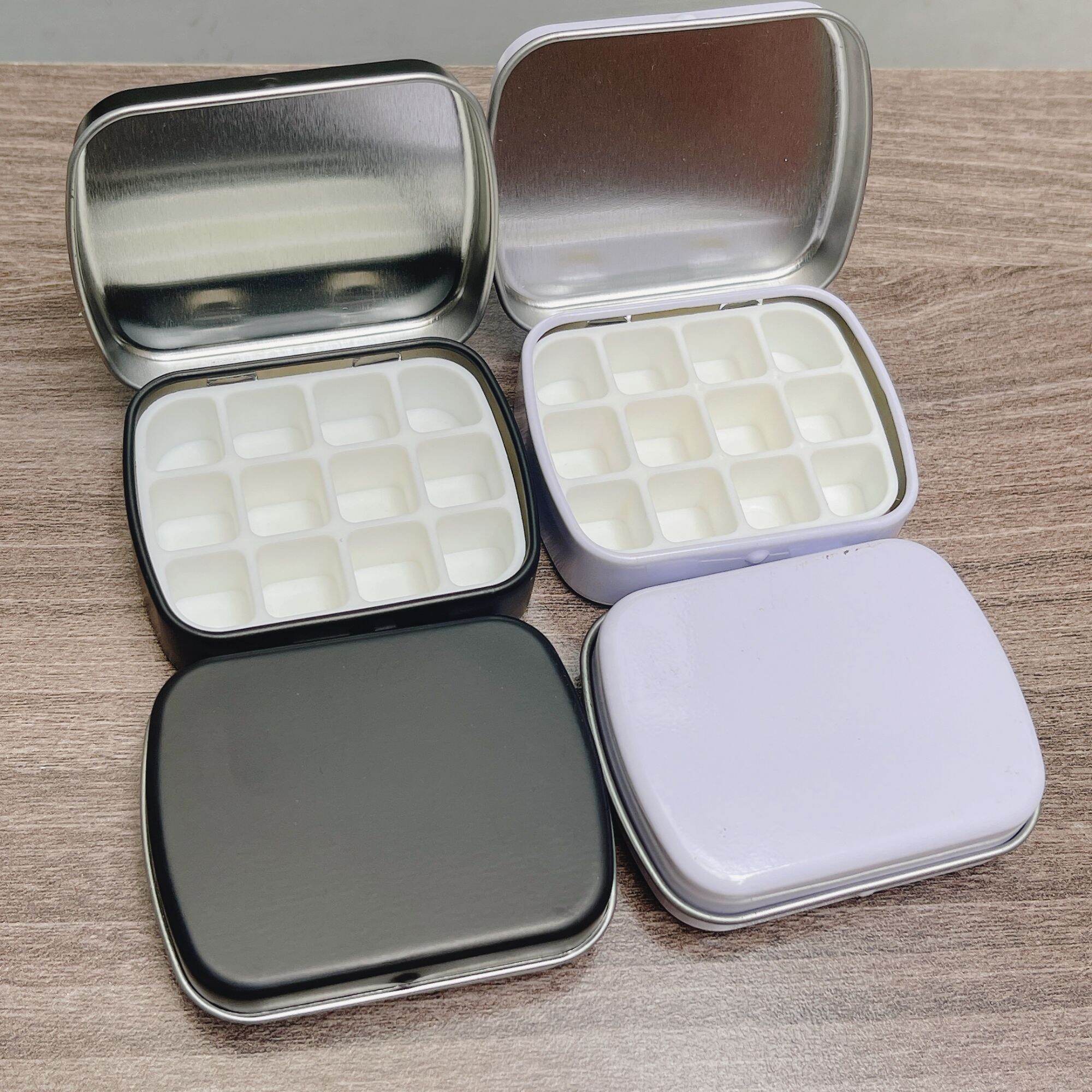 Hộp pan 12 ô đựng màu vẽ / pan chiếc màu hộp thiếc có nắp đậy bảo quản màu vẽ không bị khô