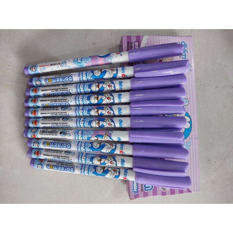 1 hộp bút lông kim Doreamon