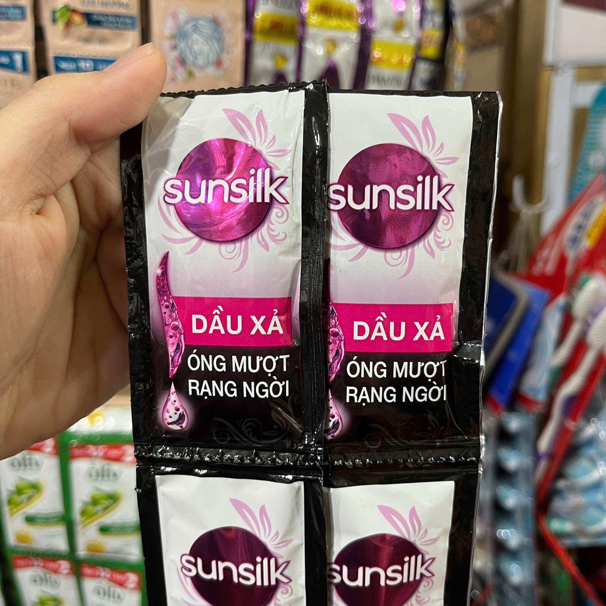 Dầu xả Sunsilk óng mượt rạng ngời 6.1ml x 10 gói