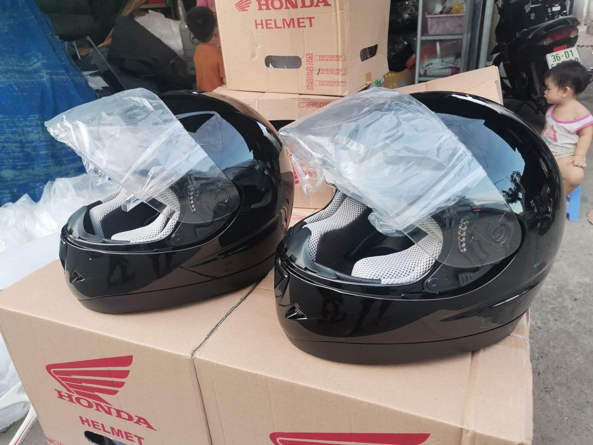 Nón Honda fullface có trầy  xước do vận chuyển