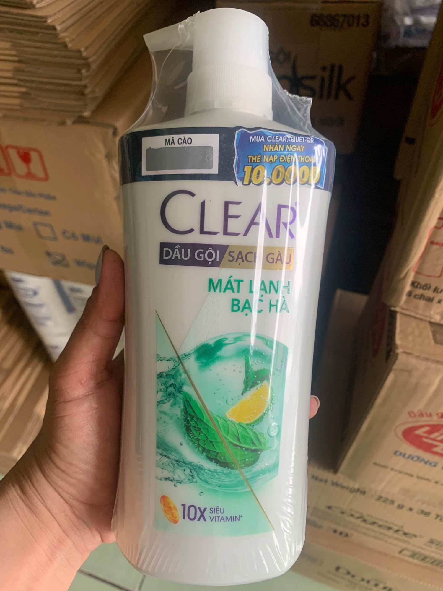 Dầu gội Clear bạc hà chai 630g có thẻ cào